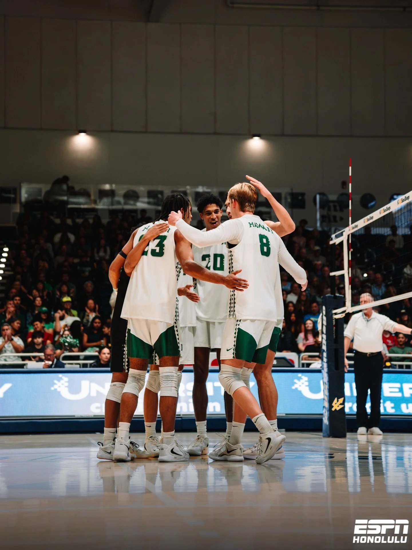ʻBows fall to the Tritons 1-3. They look to bounce back at home for senior weekend against CSUN.

Final: 21-25 | 25-16 | 20-25 | 18-25

📸: @shootahsav