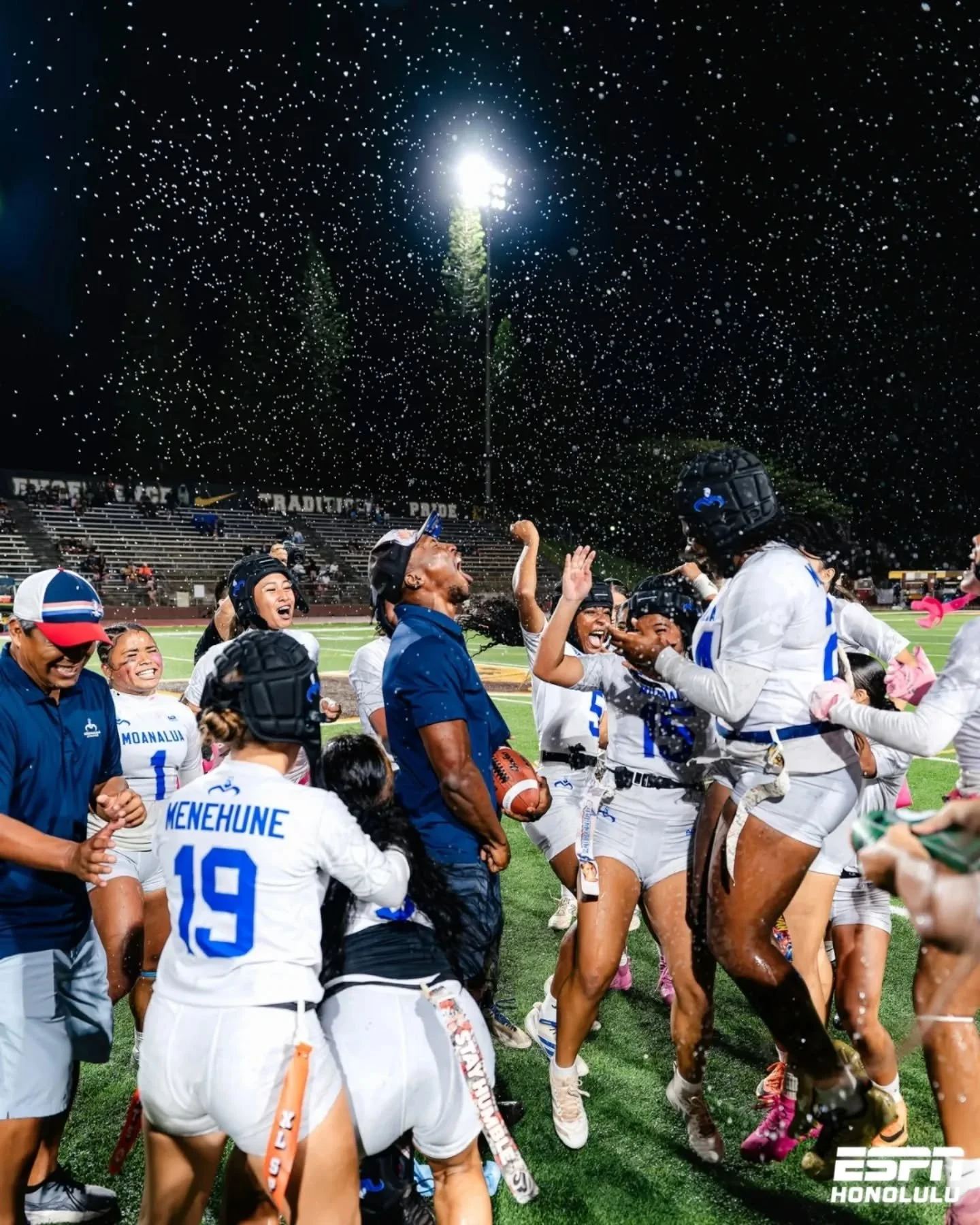 Reliving Saturday night! 🏈

Congratulations to Moanalua and Mililani for leaving it all out there on the field. Two outstanding teams, one unforgettable championship battle. 

📸 @yasunariphotography
