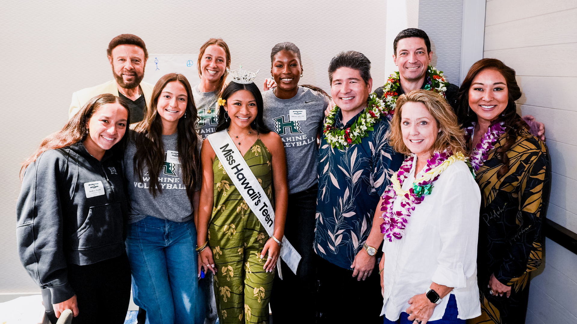 UH Student-Athletes Gather for Braddahhood/Sistahhood Grindz
