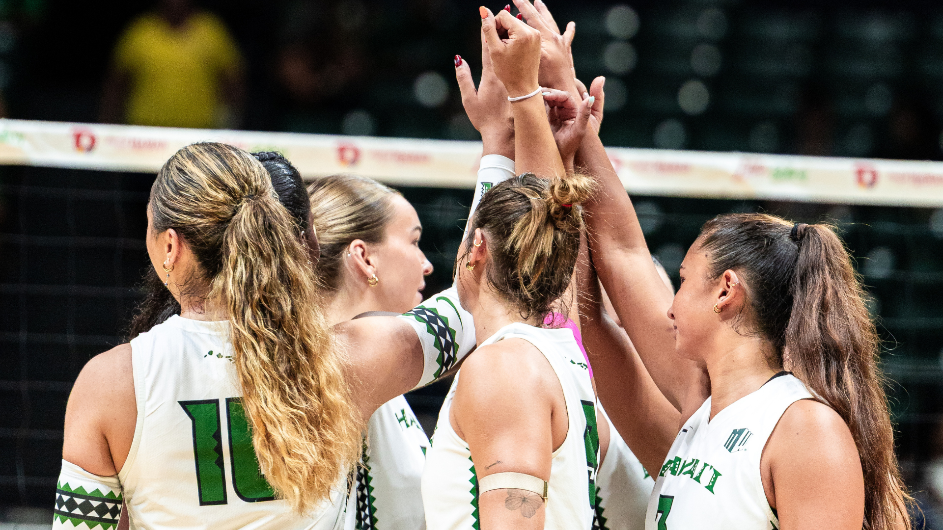 Rainbow Wahine Open Joshua Walker Era With Sweep of Chaminade