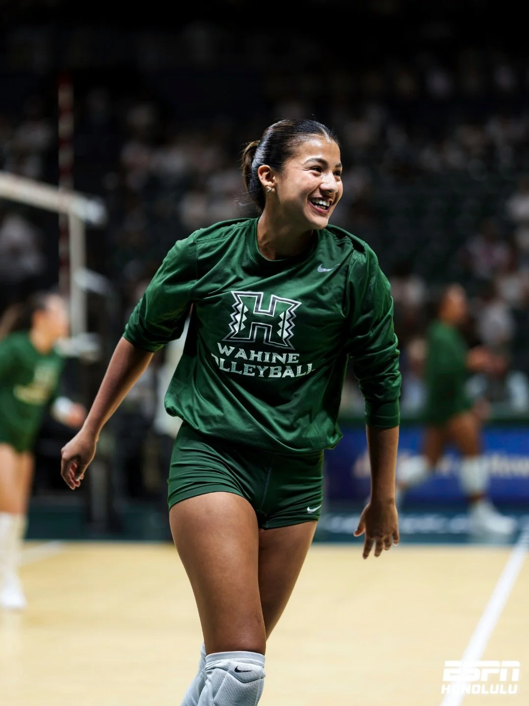 Night no. 2 at the Stan!!! 🌈🏐 Hawai'i takes on no. 21 Baylor! 

📻 Listen live tonight at 7pm on ESPN Honolulu 92.7 FM / 1500 AM or ESPNHonolulu.com with @tifferspxp!

📸 @yasunariphotography