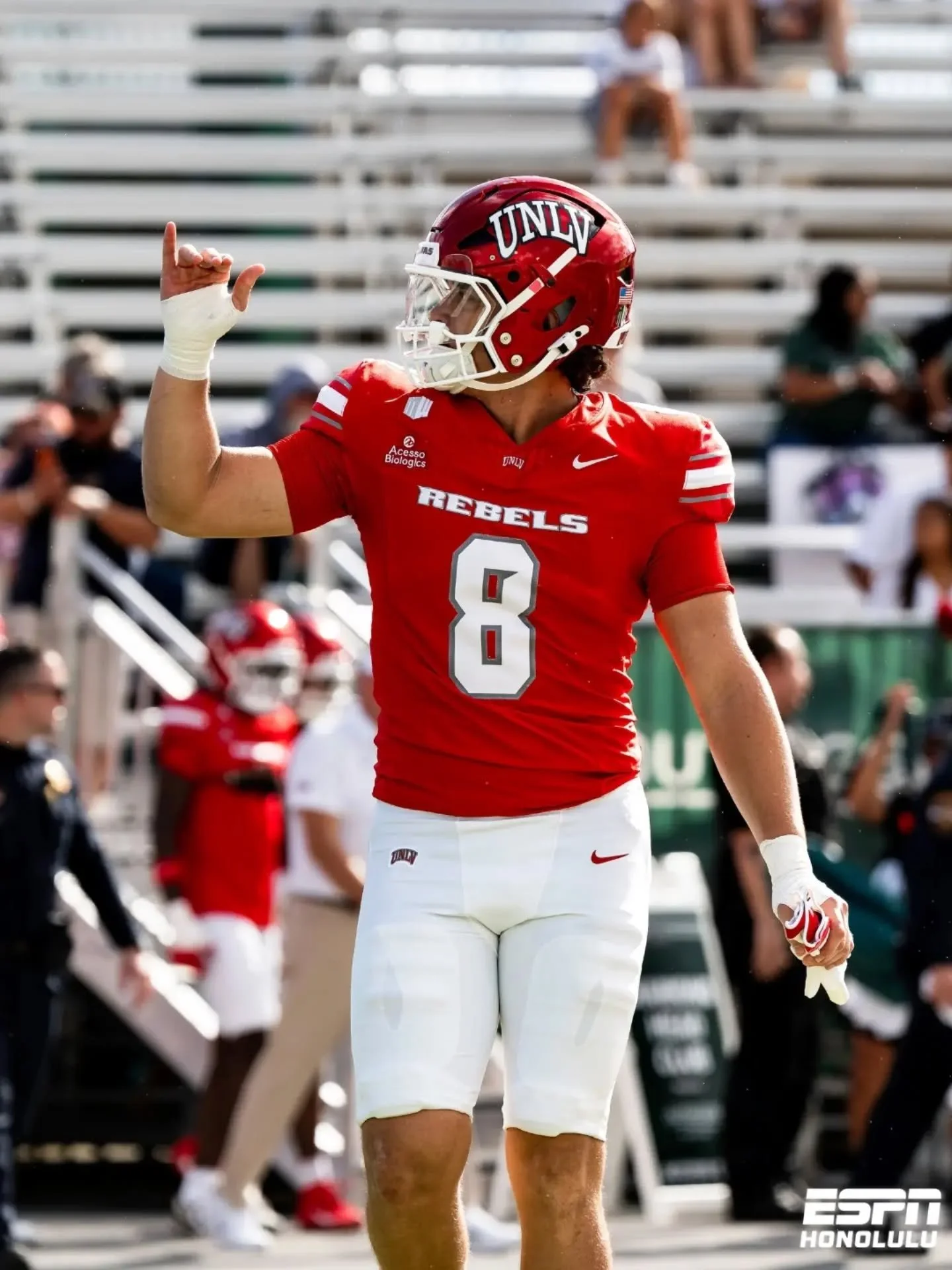 Papakōlea native and Roosevelt alum Kamuela Ka&lsquo;aihue returned home with UNLV to face Hawai&lsquo;i, recording 9 tackles (5 solo, 4 assisted) in the Rebels&rsquo; 21&ndash;6 win over the Rainbow Warriors.

📸 @yasunariphotography