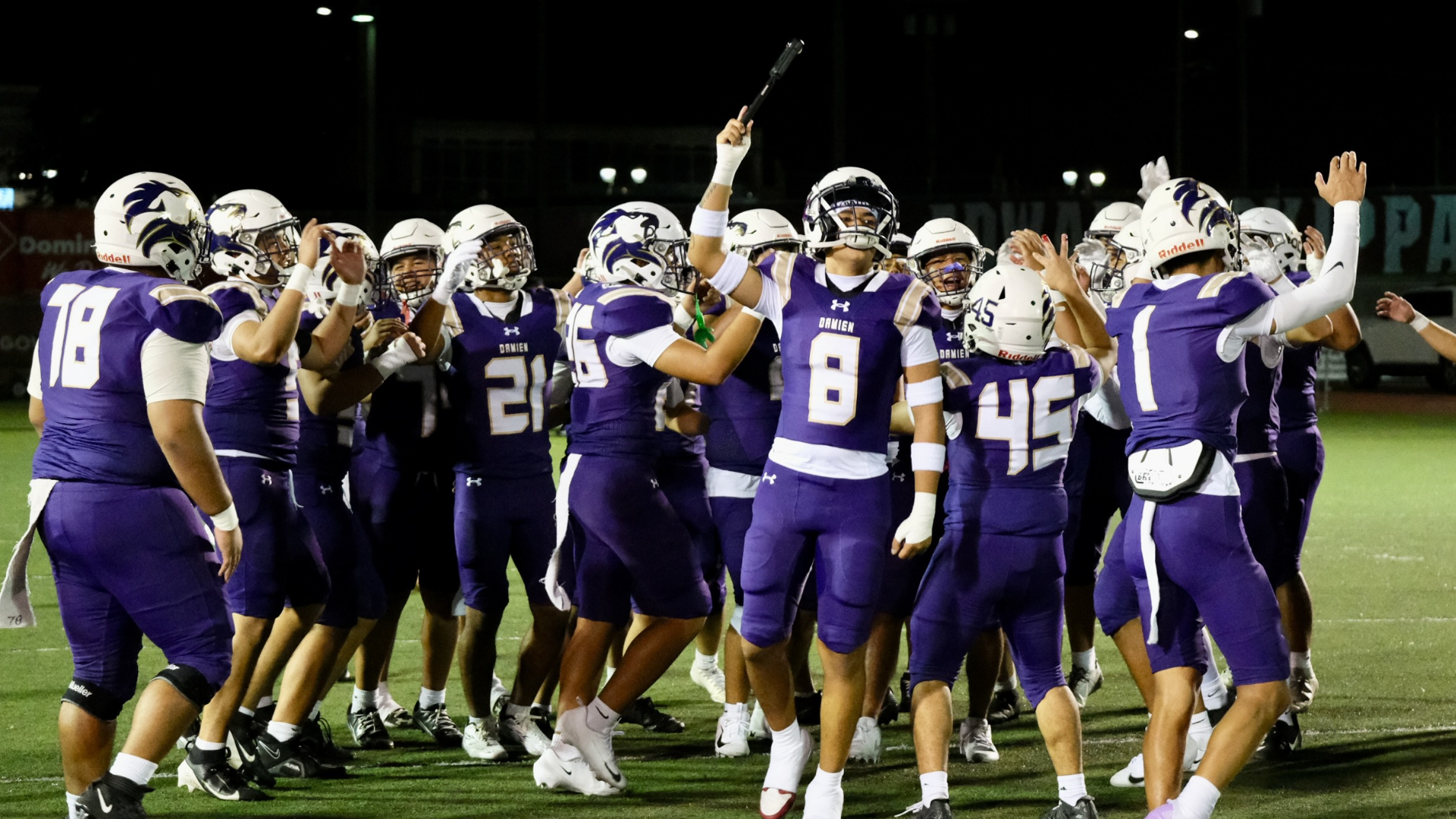 Damien pulls away from improved Farrington, 34-16