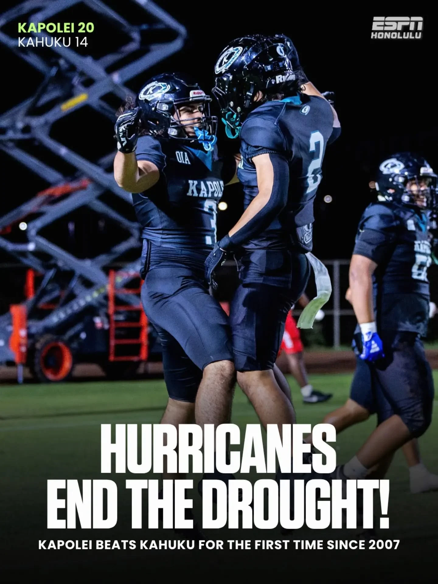 THE DROUGHT IS OVER! 🌀

Kapolei takes down Kahuku, 20-14, earning its first win over the Red Raiders since 2007!

📸 @lorimckeownphotography