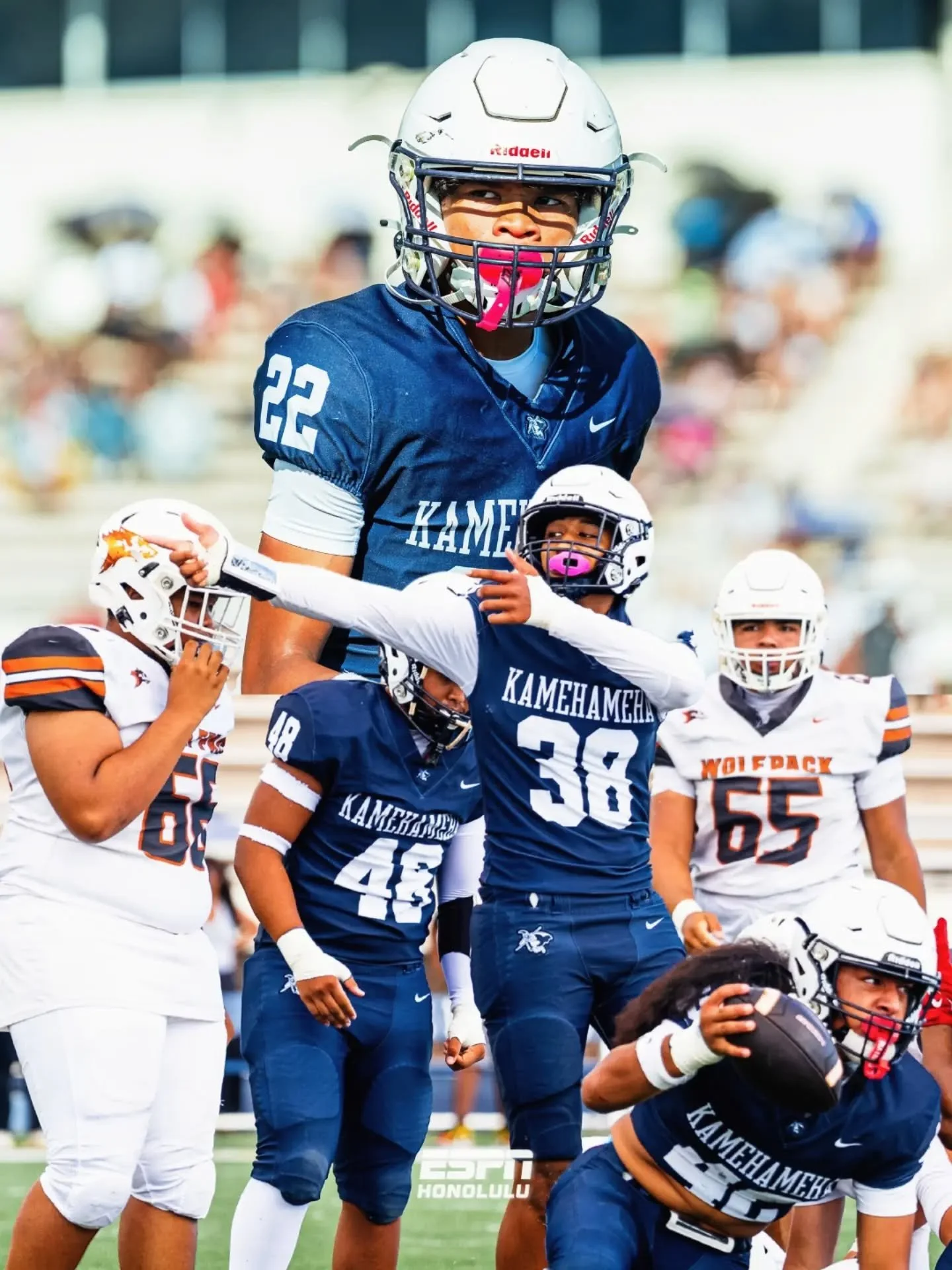Kamehameha II gets the win! 🏈🔥

The Warriors rolled past PAC-5, 42-6, on Saturday at Kamehameha.

📸 @pineapple.production_