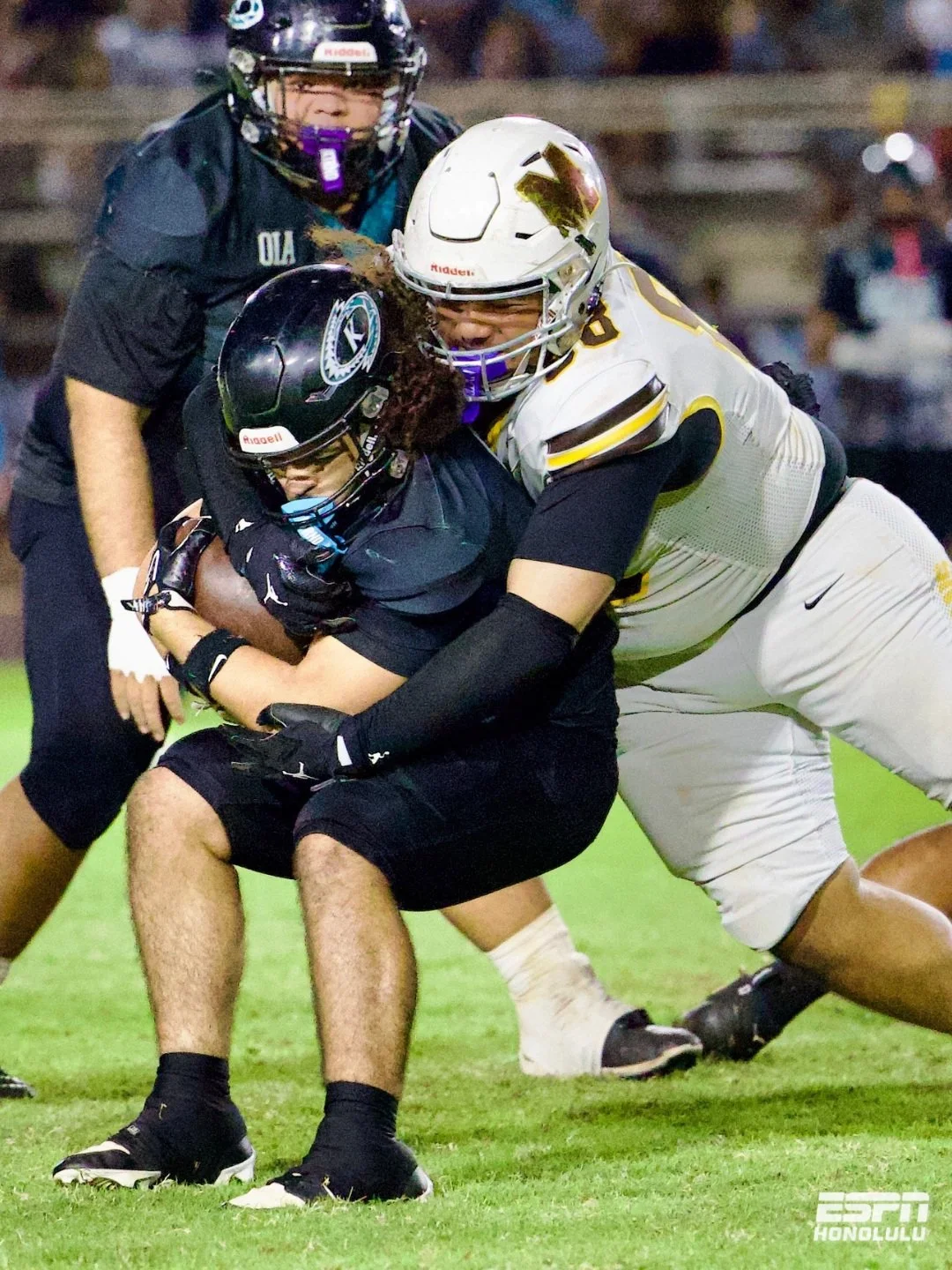 HALFTIME UPDATE: Kapolei 10, Mililani 7

@lorimckeownphotography