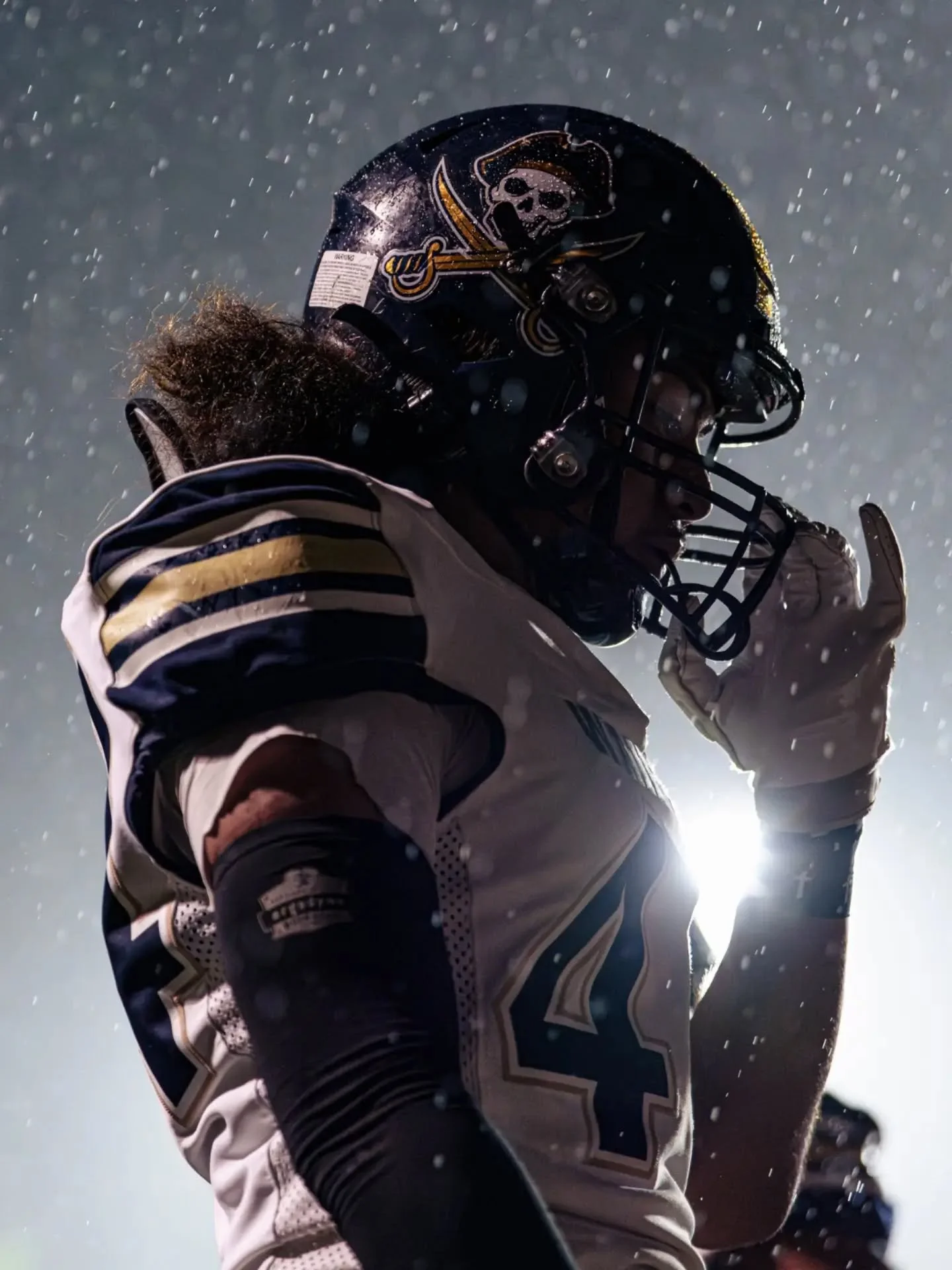 Another W for Waipahu. 

Waipahu 63, Roosevelt 0

📸 @leavinggmarcs