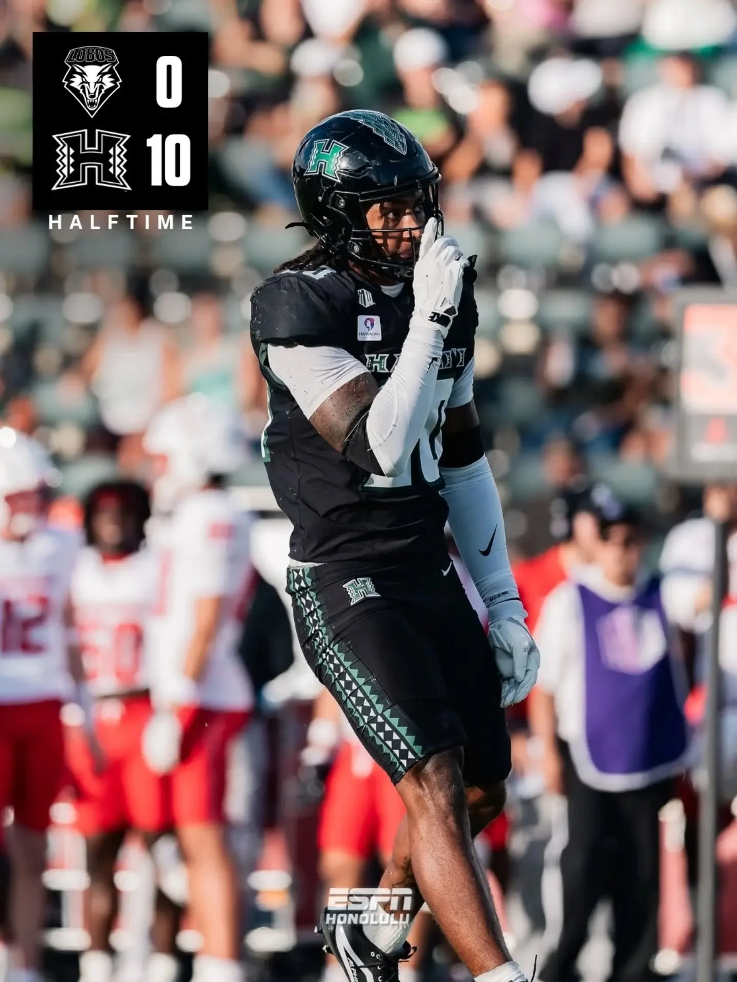 Hawai'i up 10-0 at halftime on homecoming! 

📸 @shotbyjac3