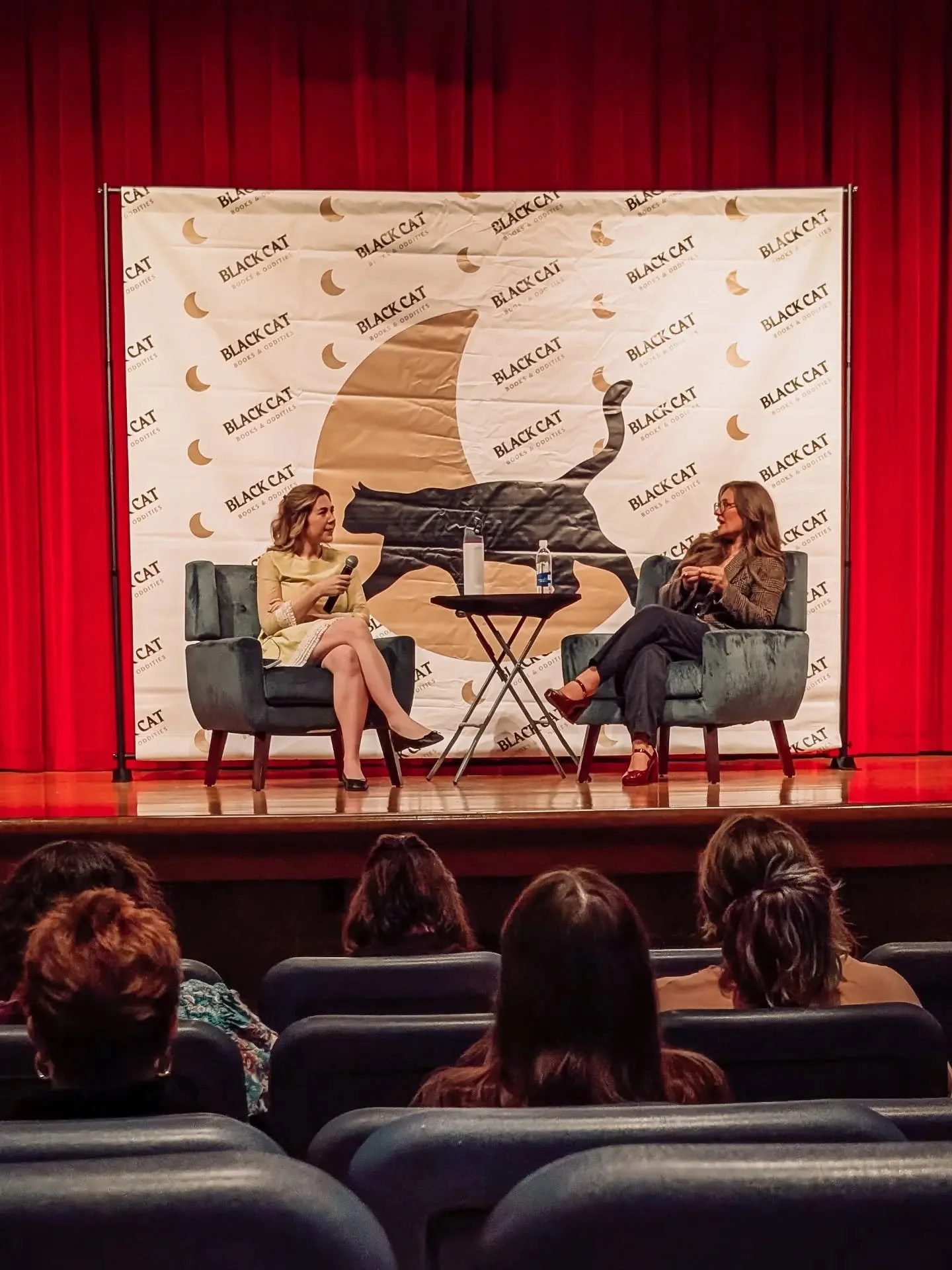 It was a fun time to listen to @avasreid and @kaliecassidybooks talk about Ava's new book Winterveil and to meet them at the end. ❤️ @blackcatmedina I love that Black Cat Books bring in the best Authors to Medina, OH. 

I haven't read any of their bo
