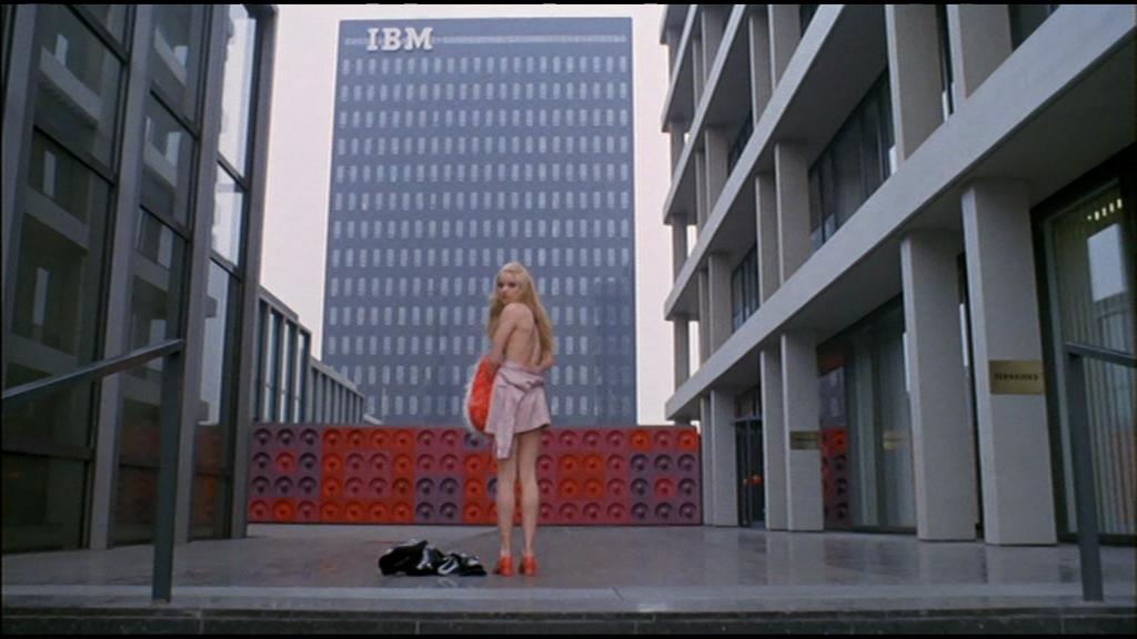 Verner Panton in Film: The Spiegel Interiors in Ohrfeigen (1970)