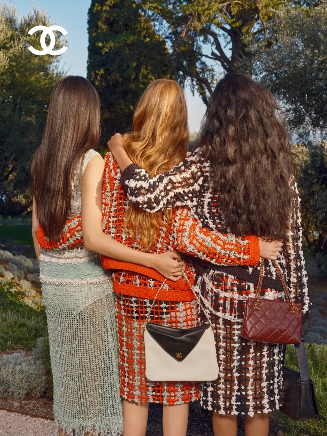 INSPO 004

LT // 2026 m. pavasario-vasaros mados kampanijos. Dalinamės garsių prekių ženklų darbais, kurie įkvepia, atskleidžia sezono nuotaiką ir i&scaron;laiko savo ženklo identitetą. 
EN // Spring-Summer 2026 fashion campaigns. Curated work from i