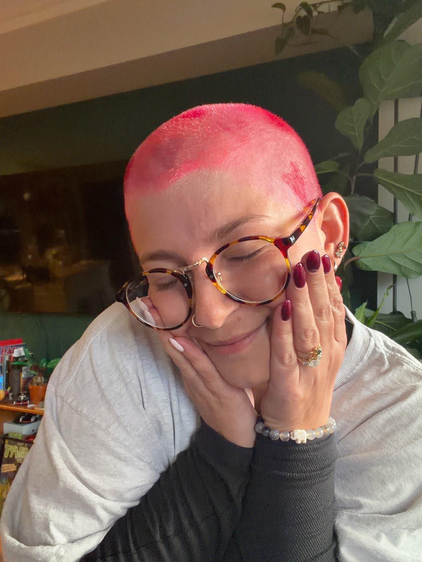 Nail done hair done everything did 

Nail @nails_house_by_bonati 
Hair @johnna.thehairgoddess 

What, you don&rsquo;t have a photoshoot after you get your hair and nails done?

#nails #hair #shavedhead