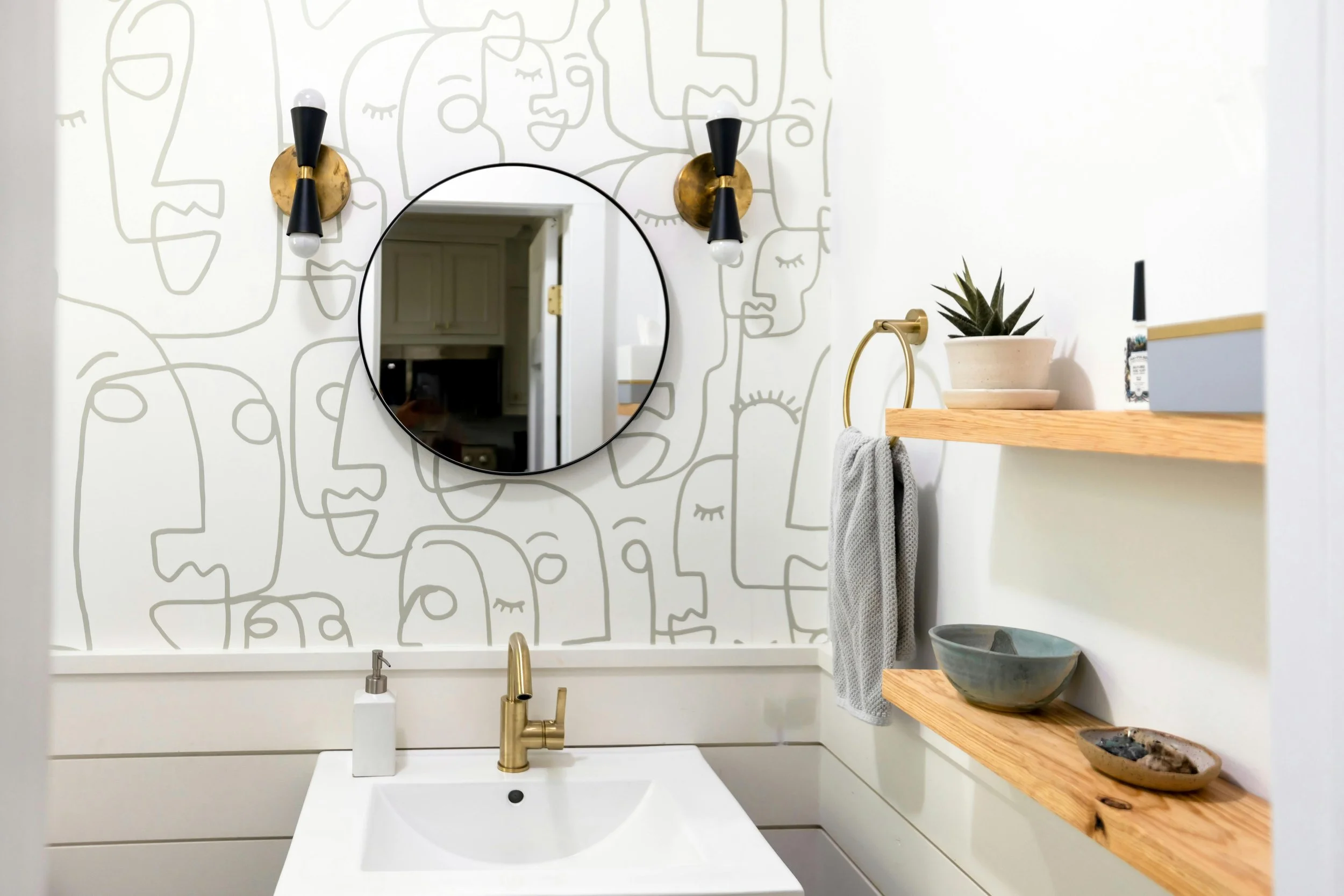 5 Renter-Friendly Bathroom Makeover Ideas That Instantly Elevate Your Space (Without Losing Your Deposit) (Copy)
