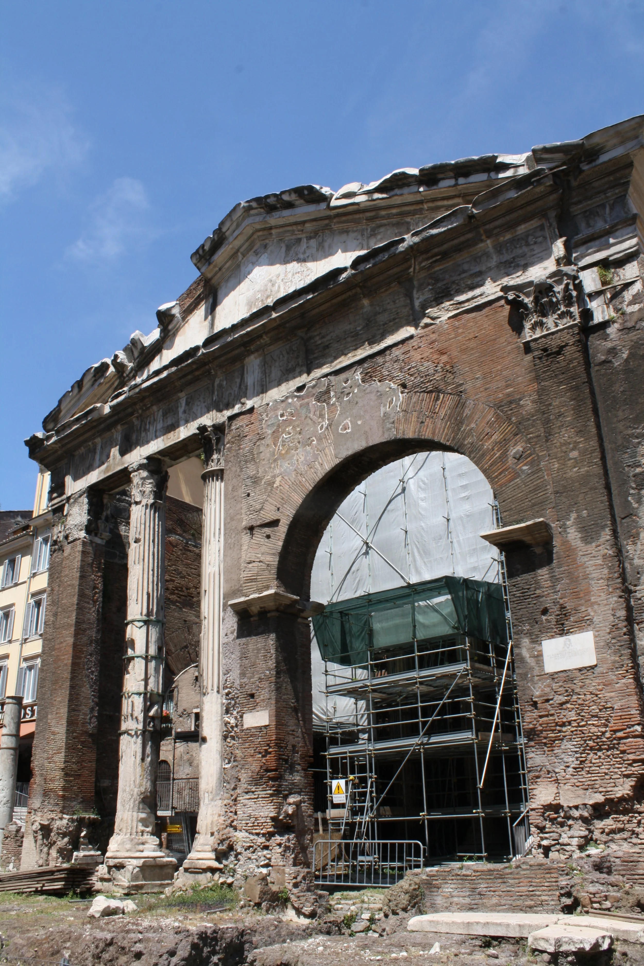 Decorum and the Meanings of Materials in Triumphal Architecture of Republican Rome