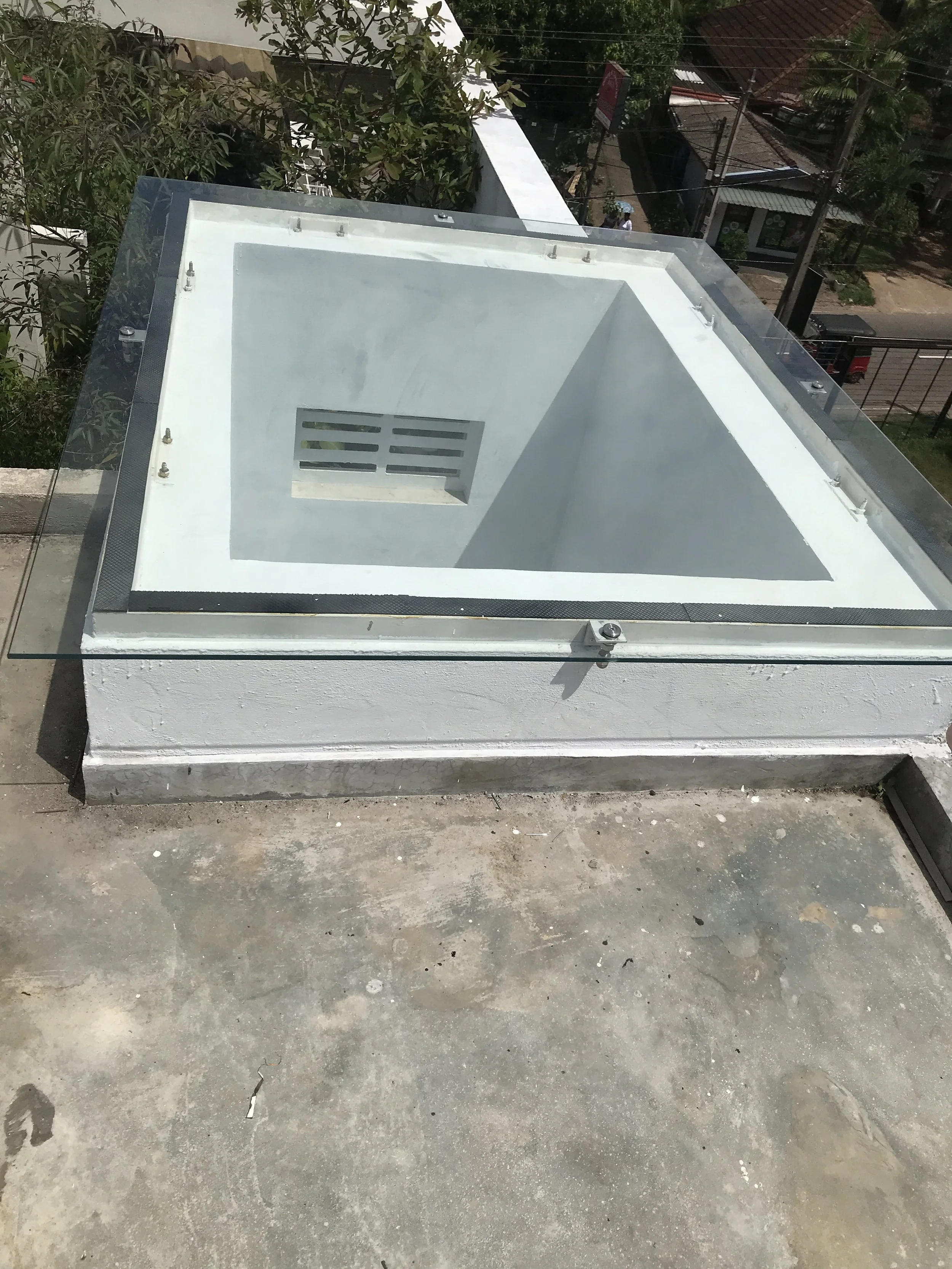 8mm Thick clear tempered glass skylight with a special fixing method using stainless steel fixed bolts