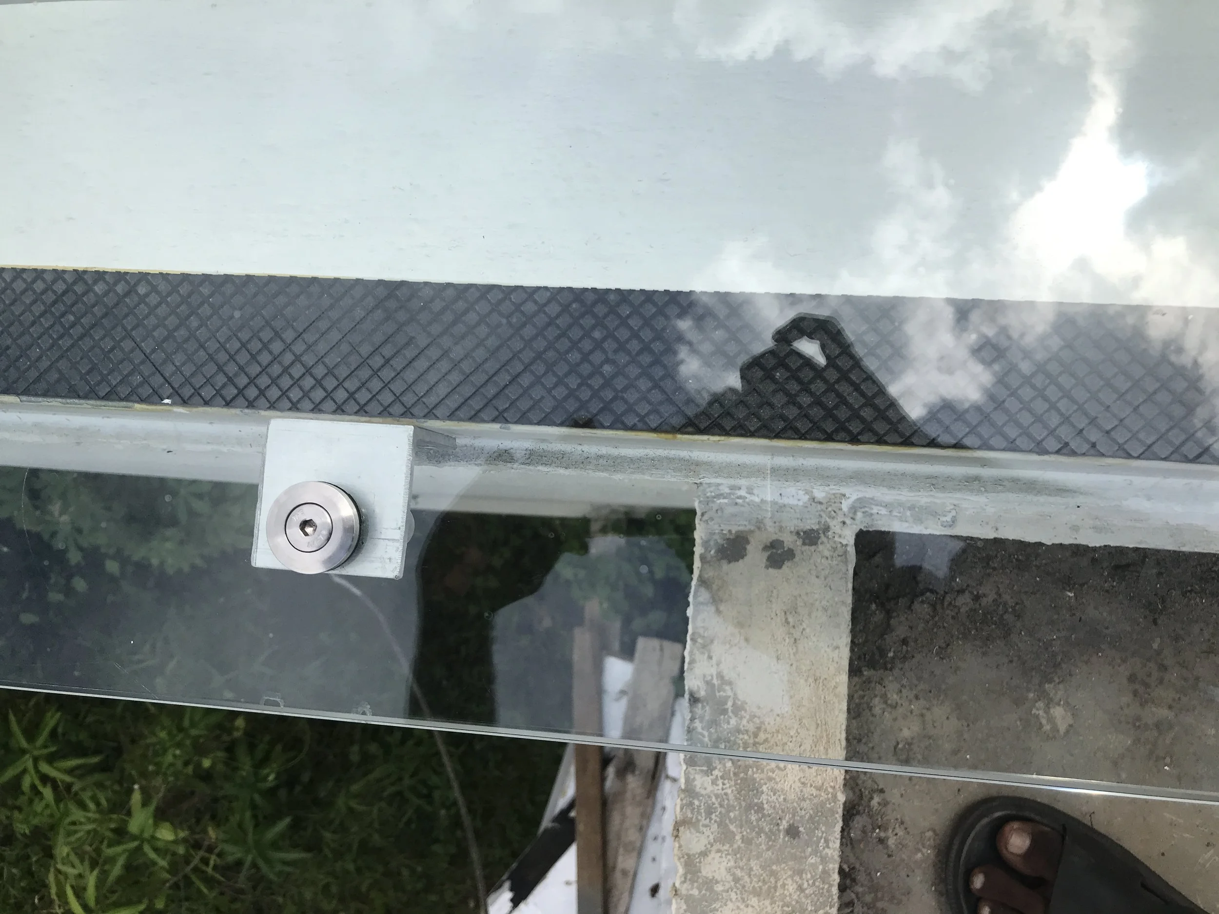 8mm Thick clear tempered glass skylight with a special fixing method using stainless steel fixed bolts
