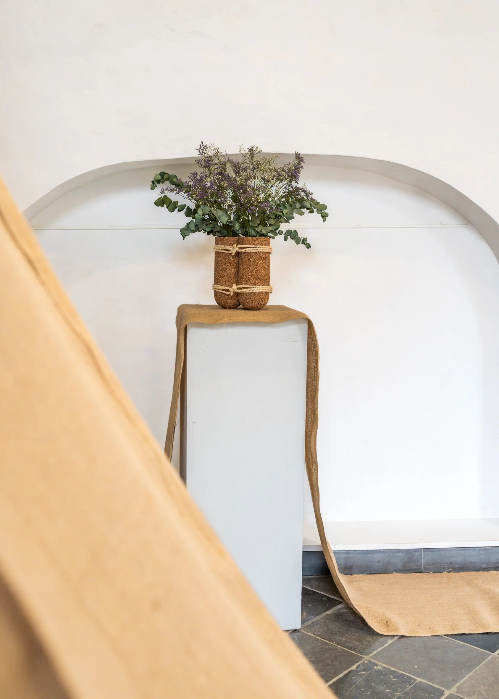 Vas Vin

A unique vase made from recycled wine corks, bio glue, and a repurposed wine bottle. The cut-off bottle fits seamlessly into the cork base, allowing you to add fresh flowers. The bottle can be easily removed for cleaning, ensuring both pract