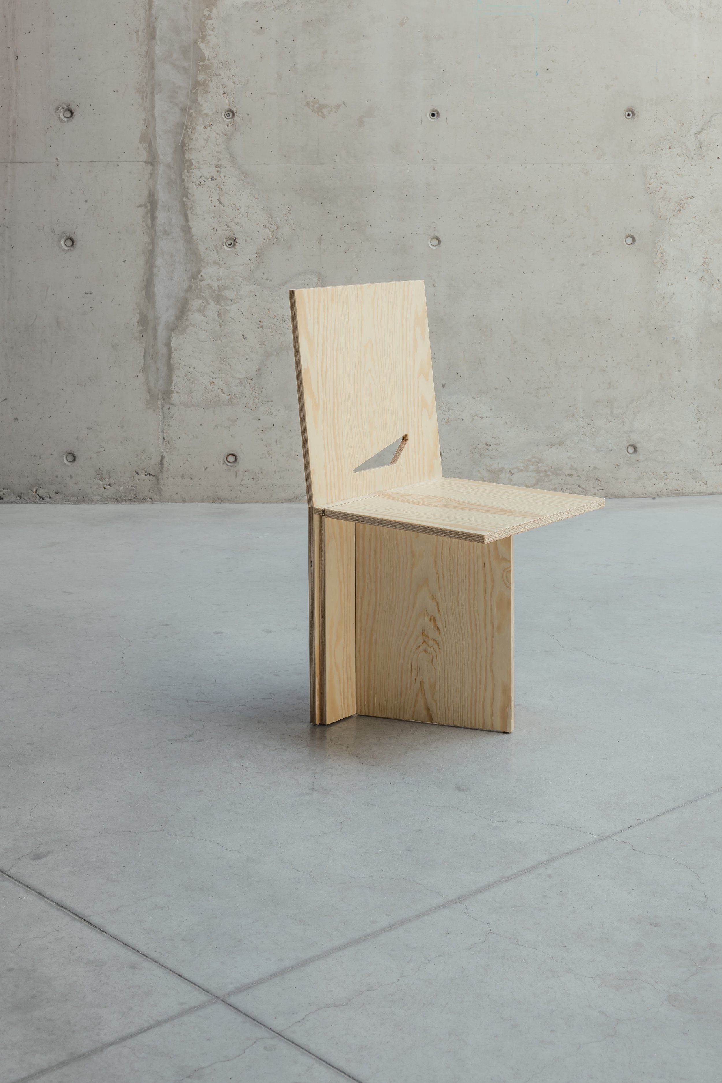 Vouwstoel Lampens

A Brutalist Folding Chair Inspired by Architect Juliaan Lampens
