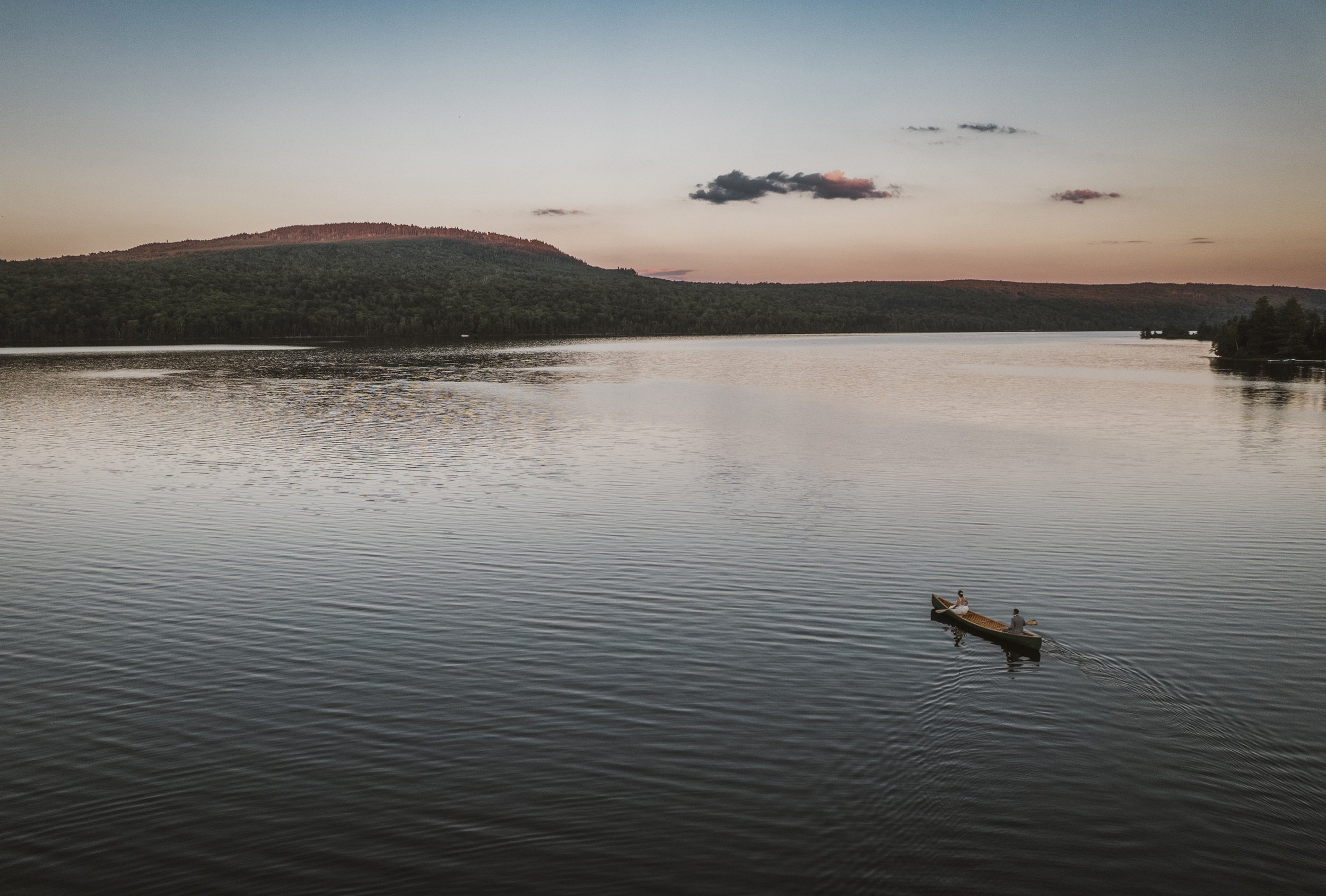 chris-bennett-photography-wedding-canoe-ride.jpg