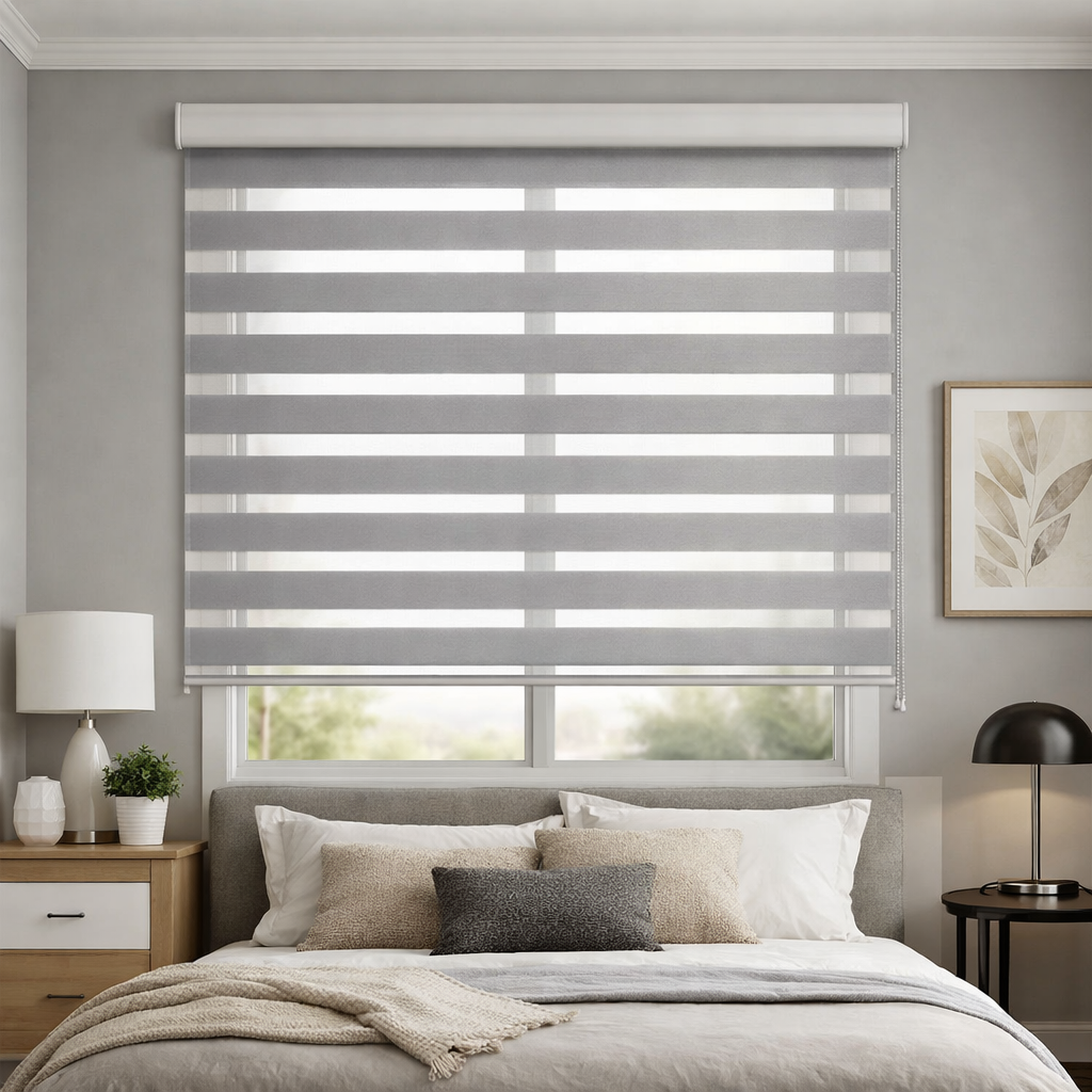 Persiana Sheer Elegance Blackout en recámara: control total de luz y privacidad absoluta con diseño de franjas modernas.
