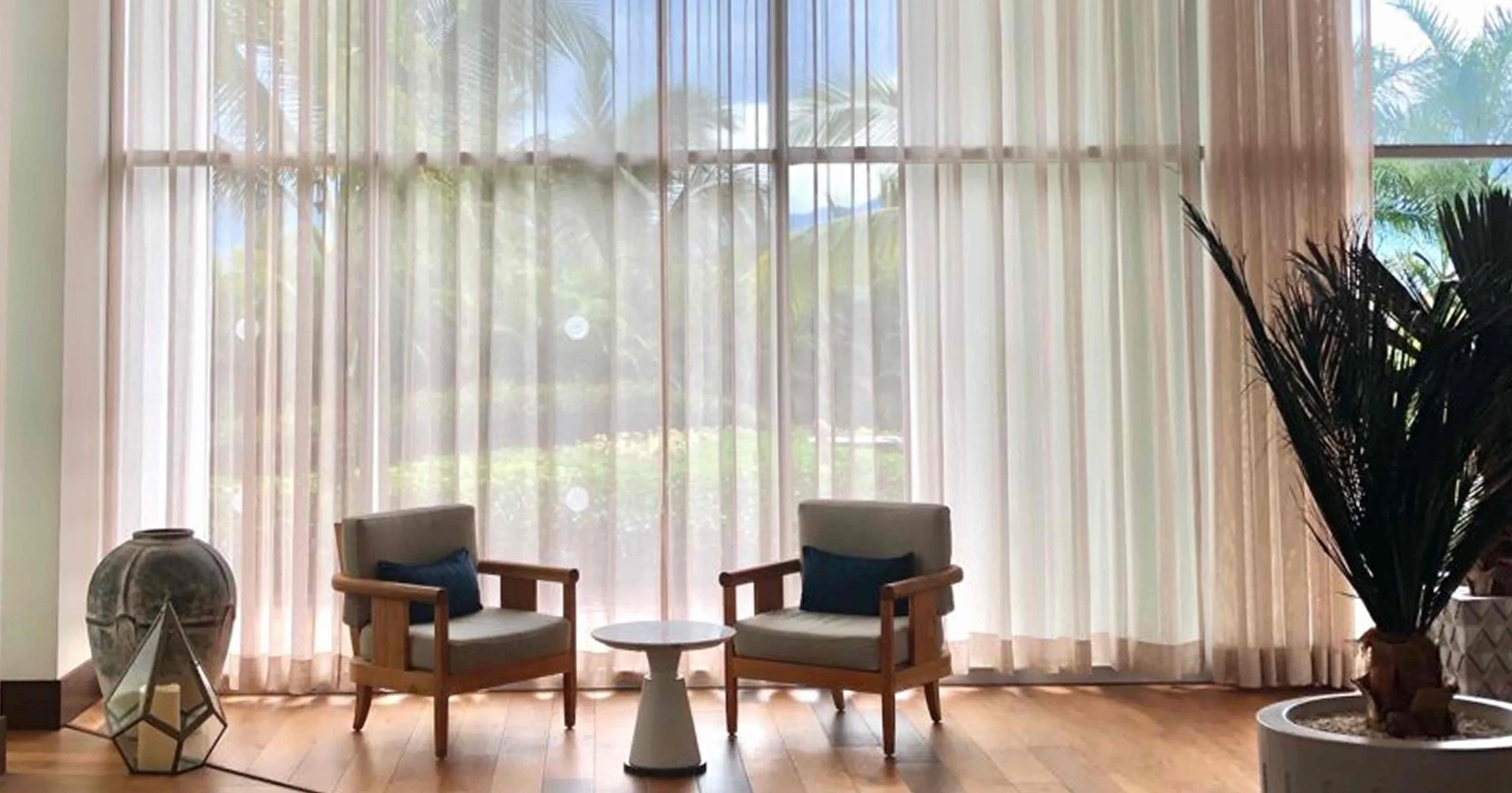 Cortinas de tergal de alta resistencia con apariencia de lino en residencia de Querétaro