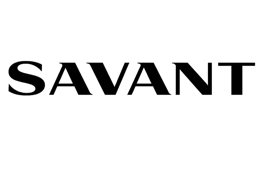 Instalación y configuración de interfaces de automatización Savant para persianas en Decotech