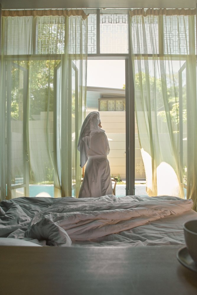 Cortinas de exterior tipo gasa para privacidad en terrazas residenciales de Querétaro, filtro solar suave y diseño elegante.