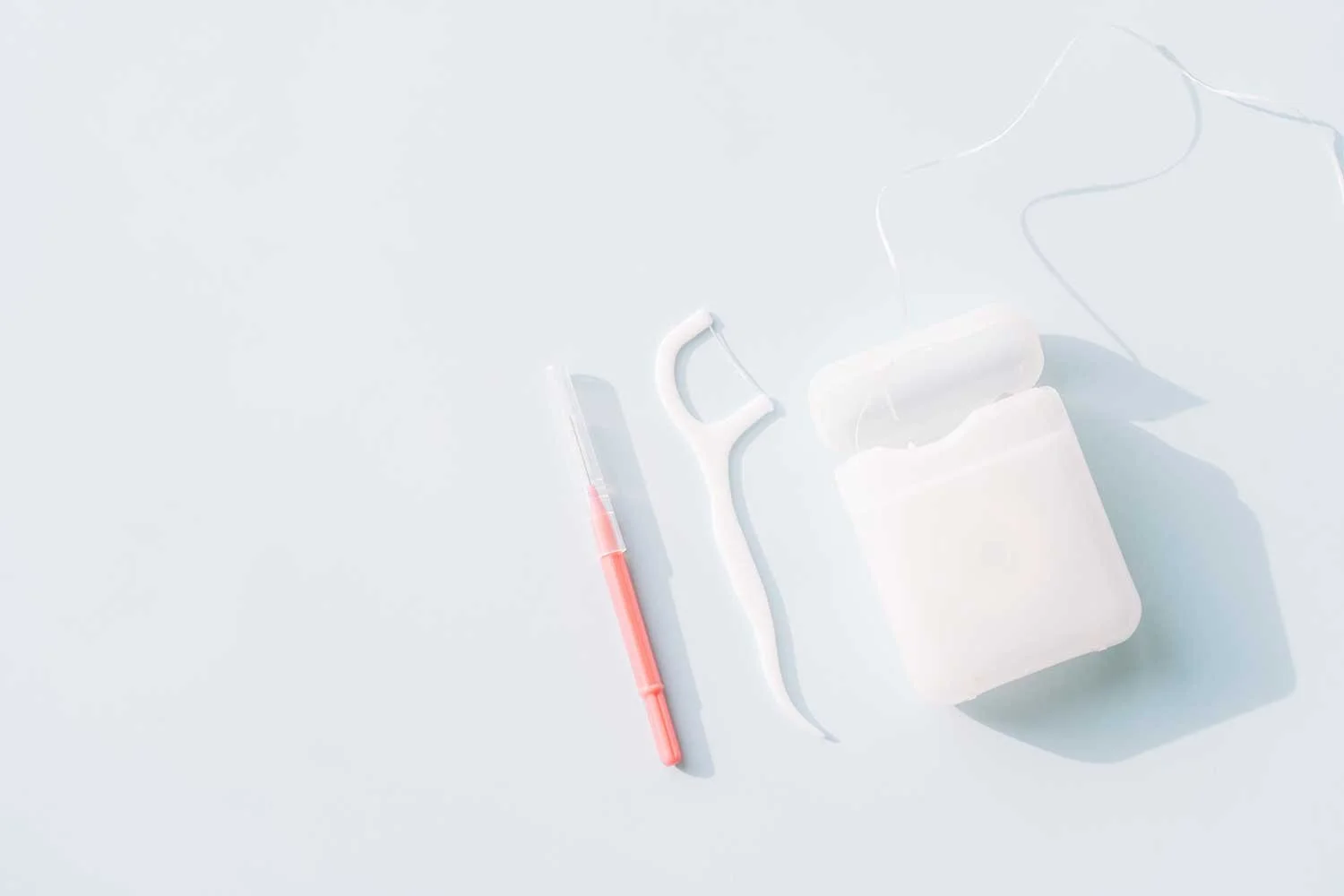How to Choose Dental Floss: Materials, PFAS, and What Matters Most