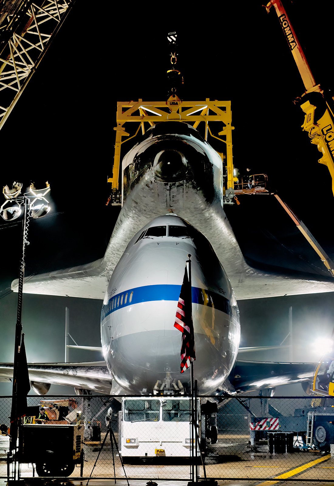 Terex Cranes - Shuttle Discovery at Dulles Int'l Airport_010 © David Fonda.jpg
