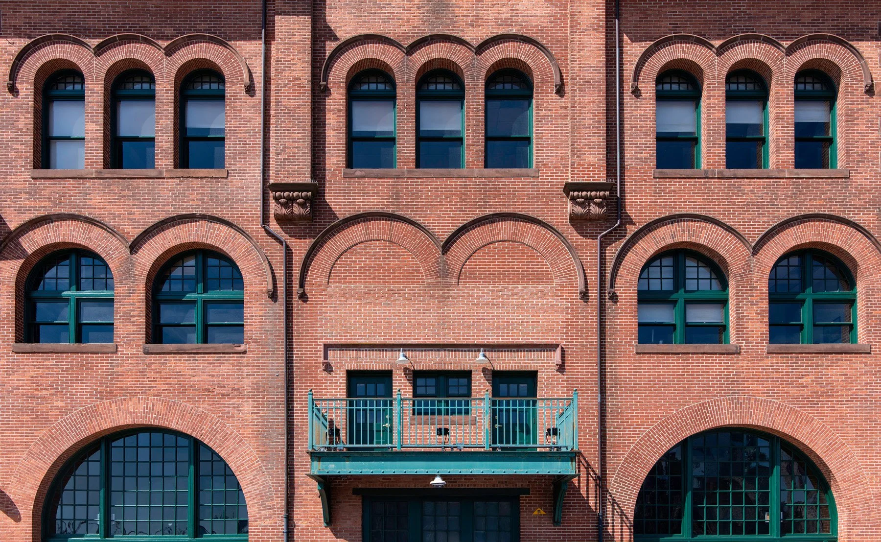 Windows, Central Railroad Terminal