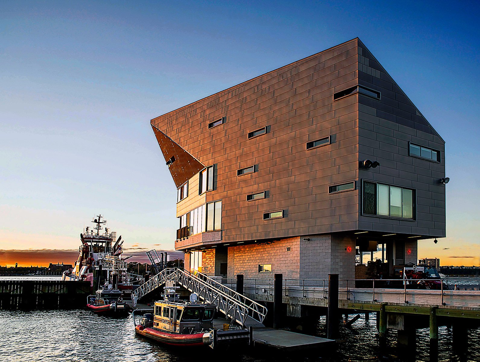 FDNY Marine Company 01, New York