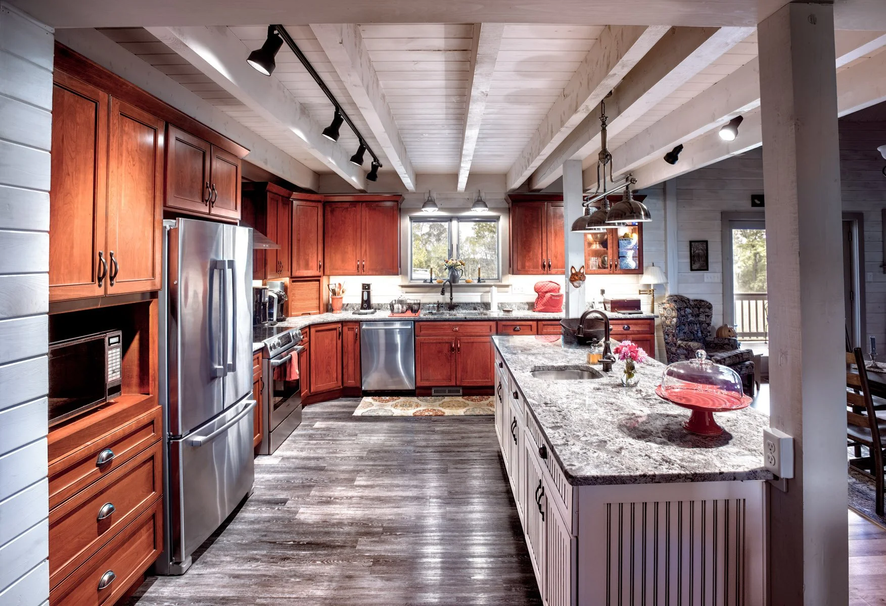 KitchenArborwall Cedar Log Home © David Fonda.jpg