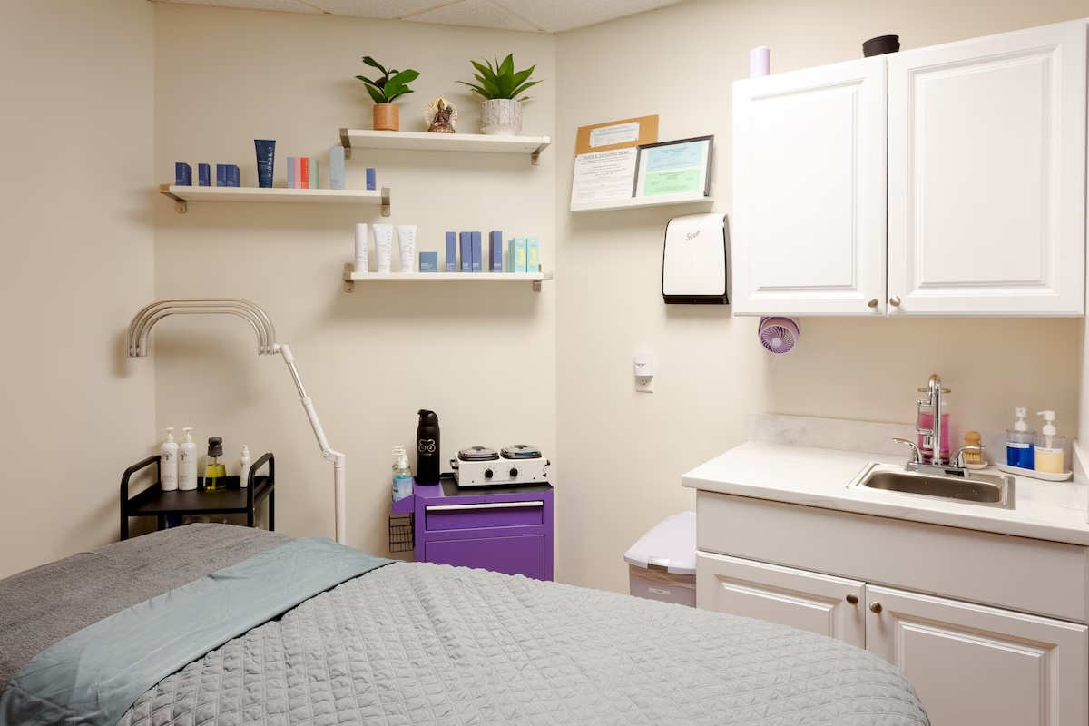 18-everbare-treatment-room-facial-peel-wax-setup-leawood-ks.png