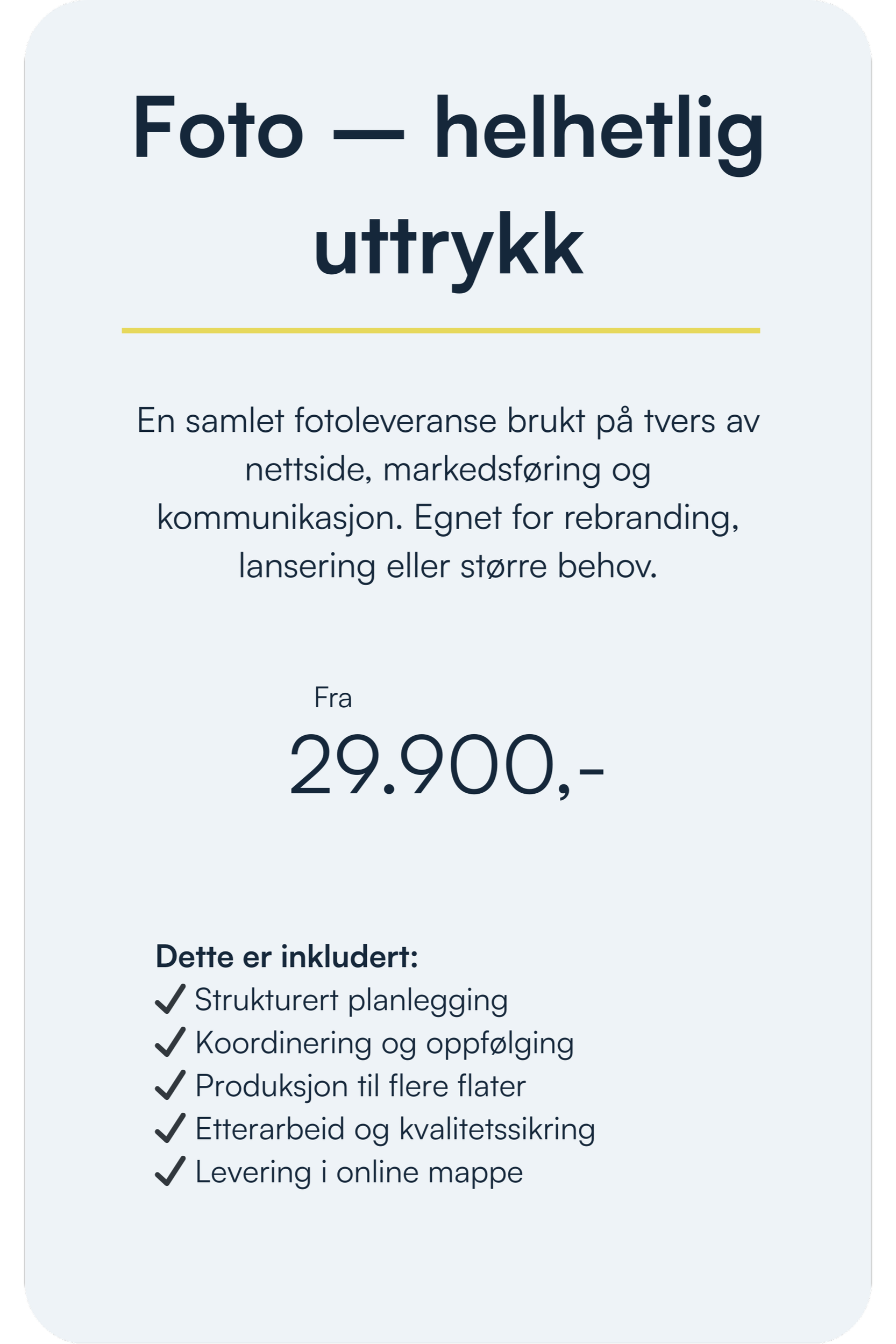 Informasjonsplakat om fototjeneste. Tittel: Foto — helhetlig uttrykk. Beskrivelse av tjenesten og pris fra 29.900 kroner. Inkluderer strukturert planlegging, koordinering og oppfølging, produksjon for flere flater, etterarbeid, kvalitssikring og levering i online mappe.