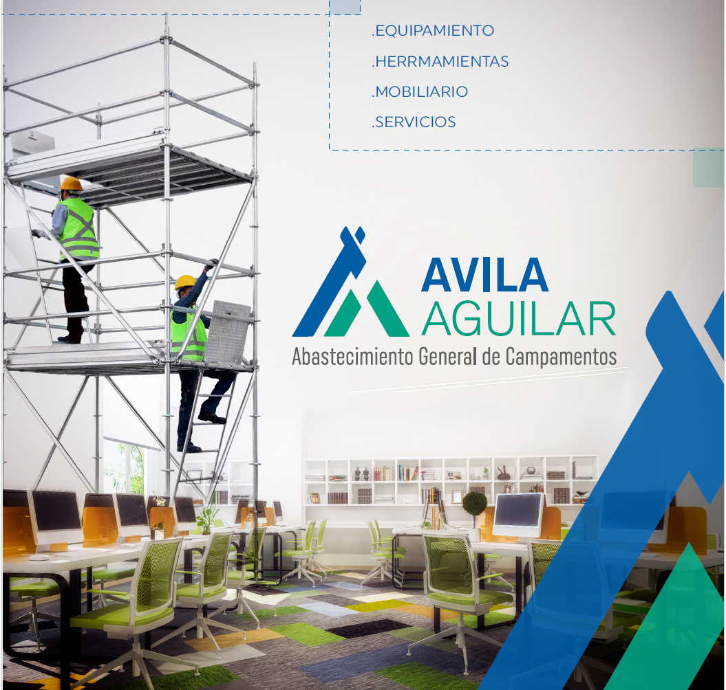 Imagen de una oficina moderna con escritorios y sillas verdes. En el fondo, estanterías con libros y decoraciones. A la izquierda, dos trabajadores con casco y chaleco de seguridad trabajan en una estructura de andamio dentro del mismo espacio. En la parte superior derecha, logo y texto que dice 'Avila Aguilar - Abastecimiento General de Campamentos', con enlaces a equipo, herramientas, mobiliario y servicios.