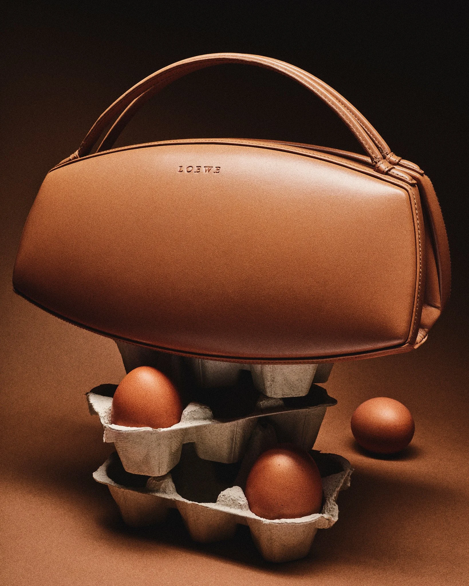 R26_BOLSO_LOEWE_HUEVOS_4X5.jpg