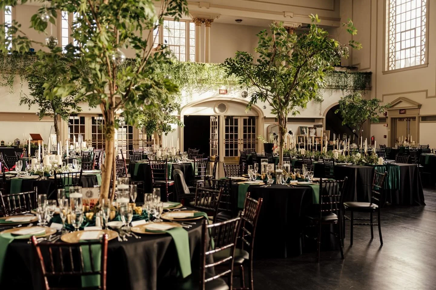 From blank canvas to breathtaking ballroom 🤍🌿 We LOVE seeing our couples transform the space to make it their own ✨

Venue: @harroeastballroom 
Photo: @tatianaariolaphoto 
Video: @adamontoya 
DJ: @encoreevents 
Dessert: @donnamariesgfbakery @savoia