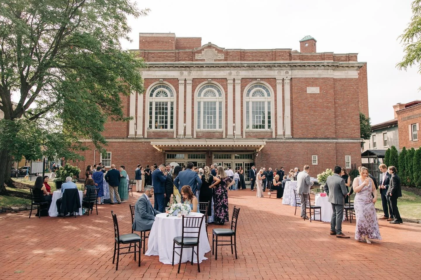 Courtyard cocktail hours will always have our hearts 🍃🥂
.
.
Venue: @harroeastballroom 
Photographer: @cyruscreativephotovideo 
Videographer: @barnumfilms 
DJ: @vanguardeventsgroup 
Floral Wall + Table Top Decor: @itsmypartyny 
Photobooth: @hypeboot