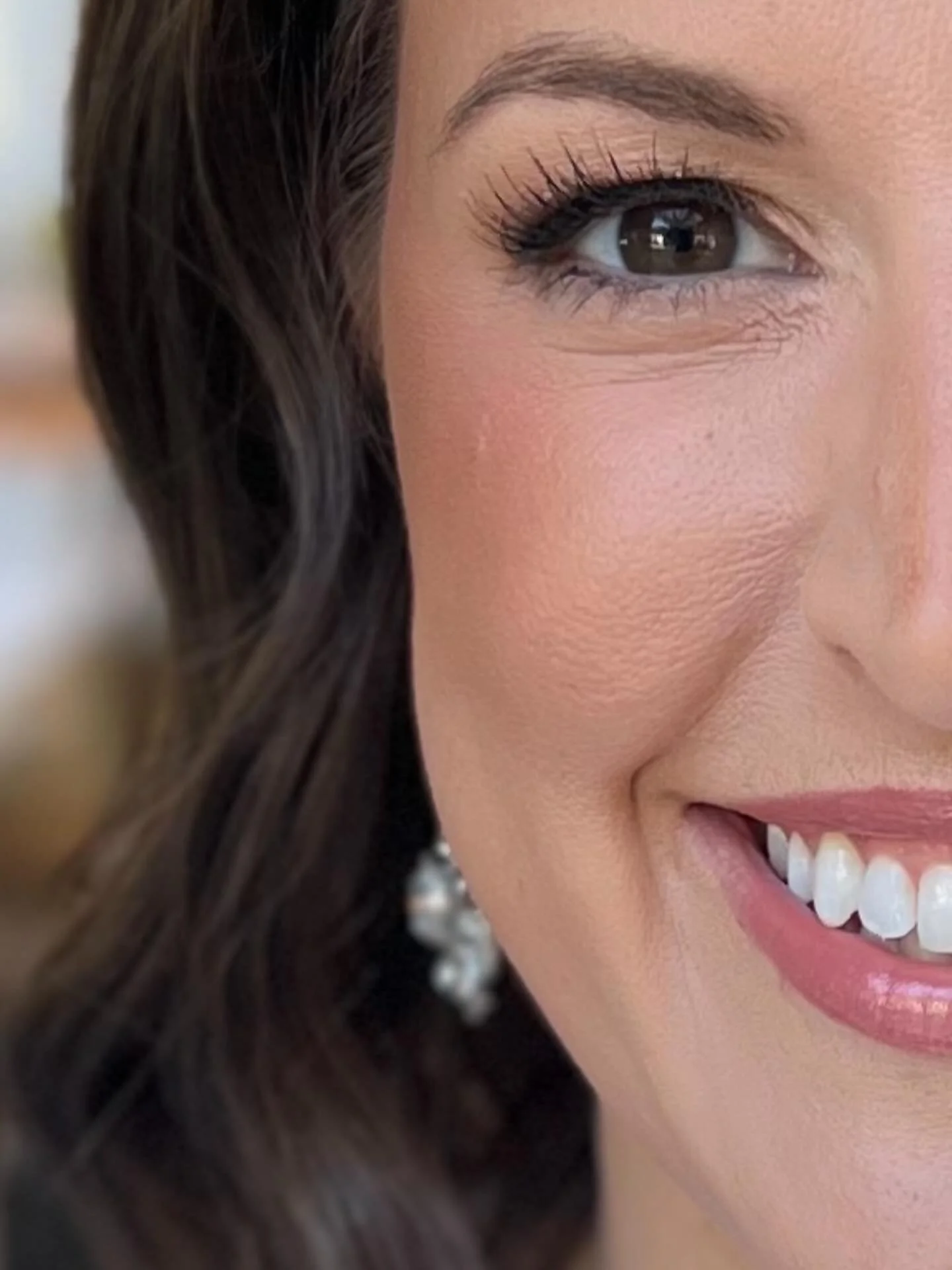 Your wedding day deserves to feel effortless.✨ Soft skin, fluttery lashes, and a glow that photographs beautifully. This is what we do at Smittin. Serving brides across Chicago&rsquo;s north &amp; northwest suburbs. Let&rsquo;s chat about your day! ?