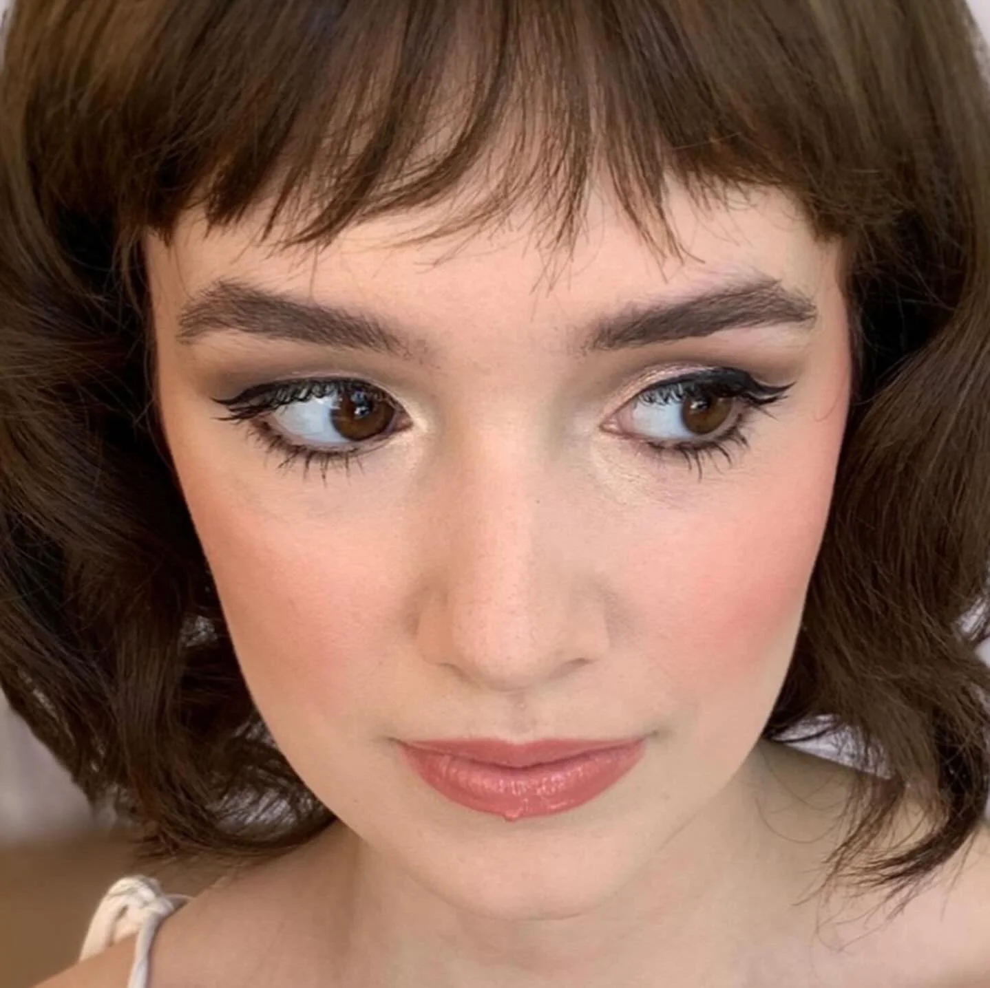 Brides! What do you want to feel like on your wedding day? Are you more soft &amp; natural or are you full glam?

.

.
#chicagobride #softglam #weddingmakeup #chicagomakeupartist #2026bride