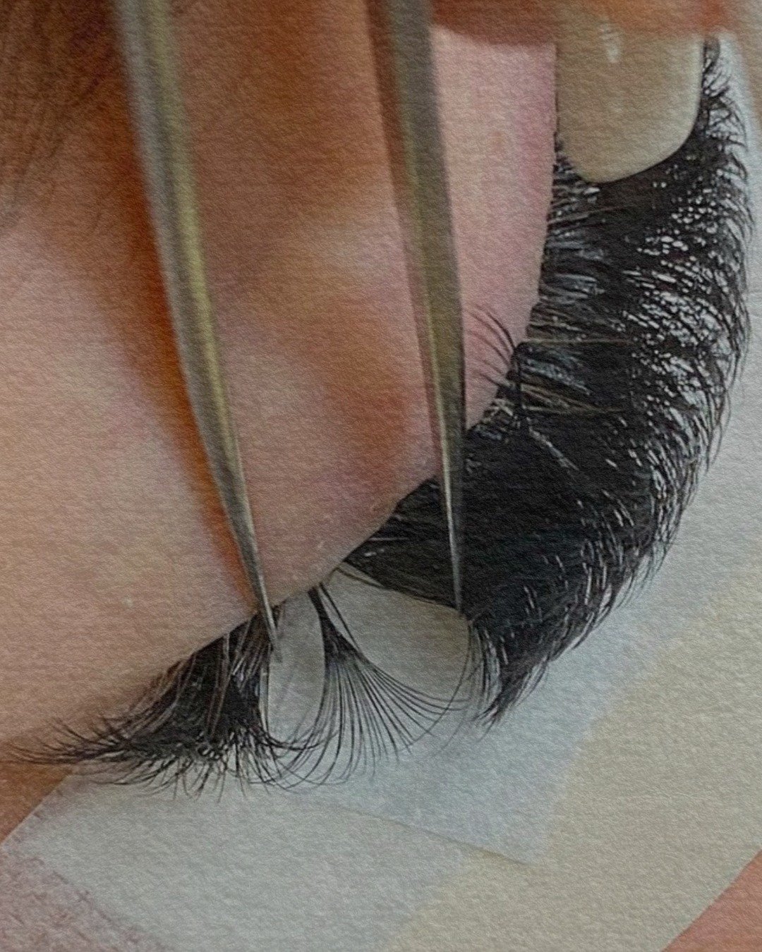We don&rsquo;t believe in one-size-fits-all beauty. We view eyelash extensions as a delicate blend of artistic customization and rigorous technical science. To ensure your experience is as flawless as your results, our practice is anchored by three u