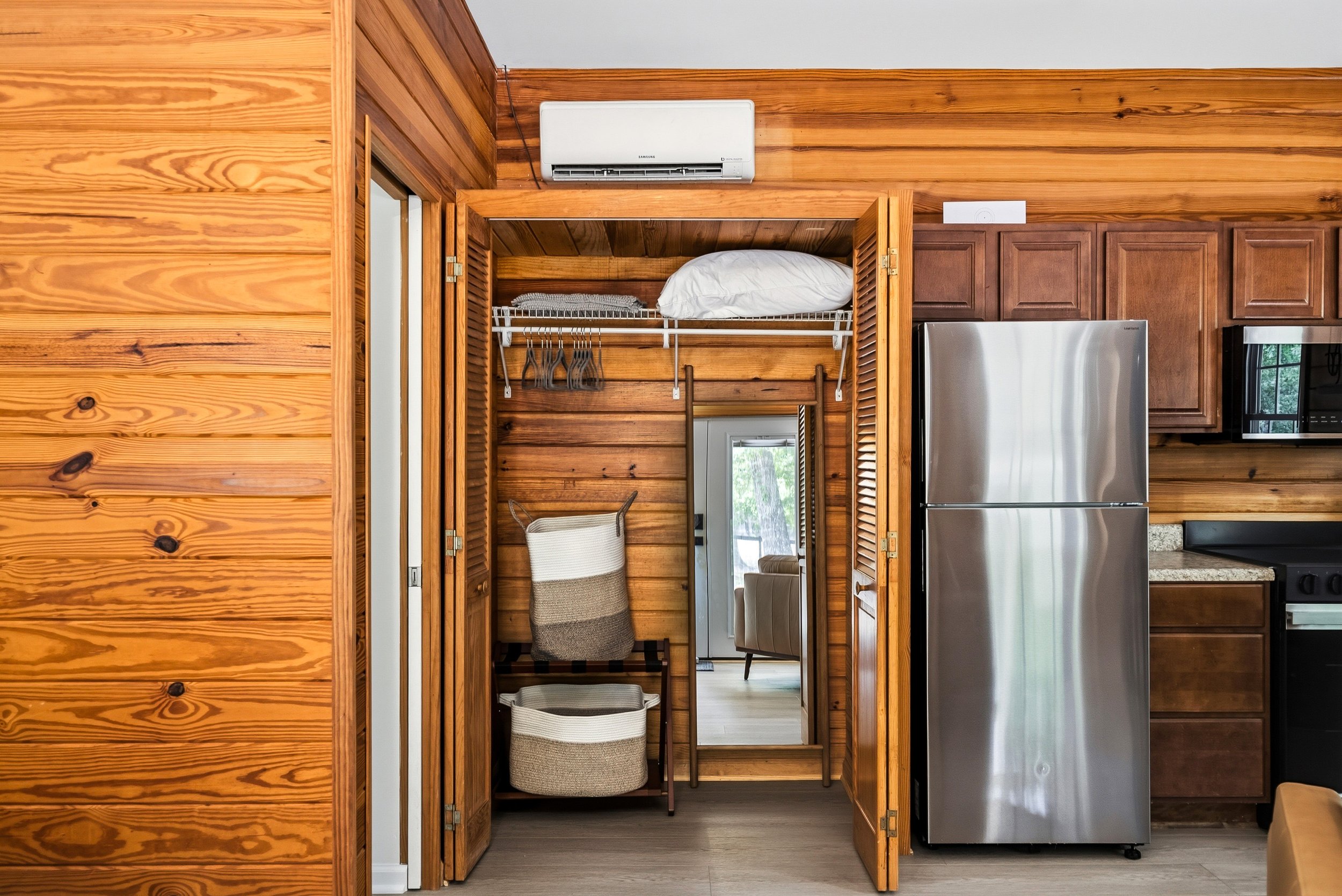 Plenty of storage for your things.
