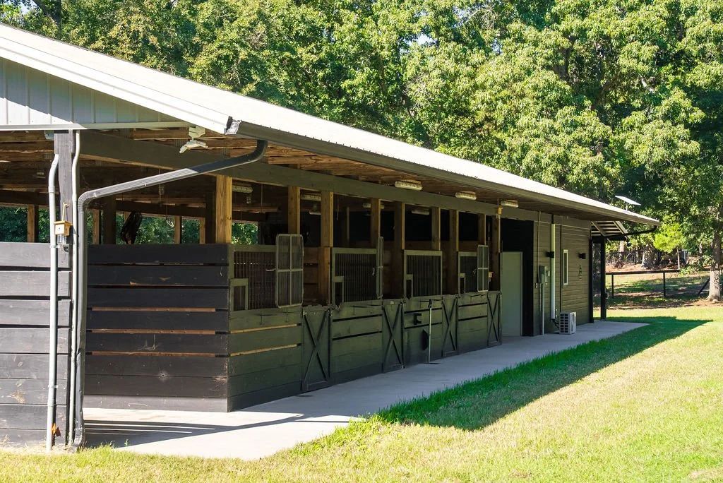 Shedrow Barn facing Pecan Pasture