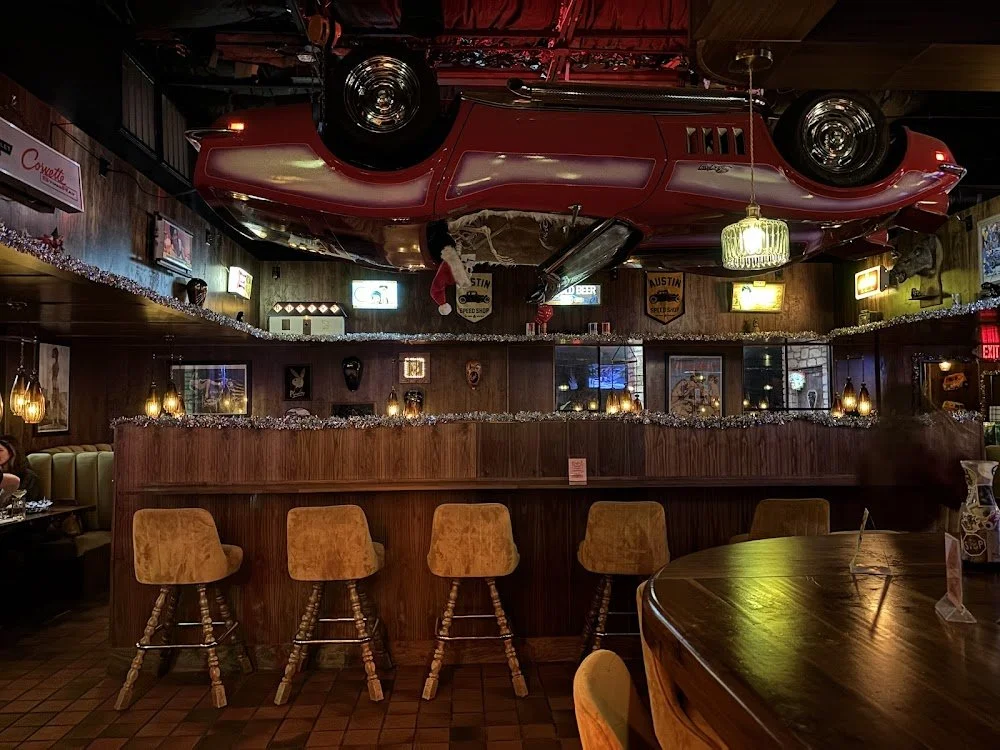 Sapphic Soiree at Busty's