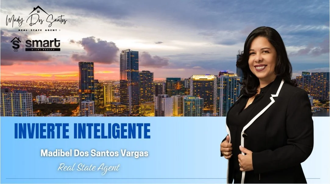 Mujer sonriendo con ciudad de día al fondo, texto en español sobre inversión inteligente y bienes raíces.