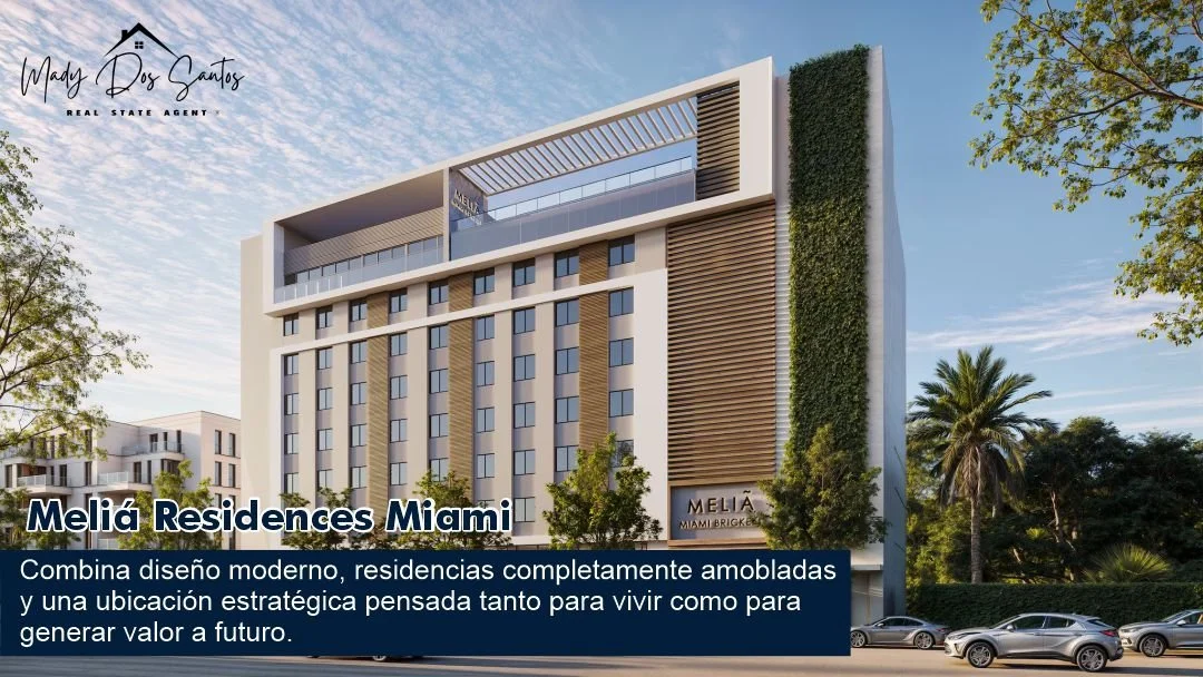 Vista frontal de un edificio moderno llamado Meliá Residences Miami, con diseño arquitectónico contemporáneo, muchas ventanas, áreas verdes alrededor y varios autos estacionados en el área