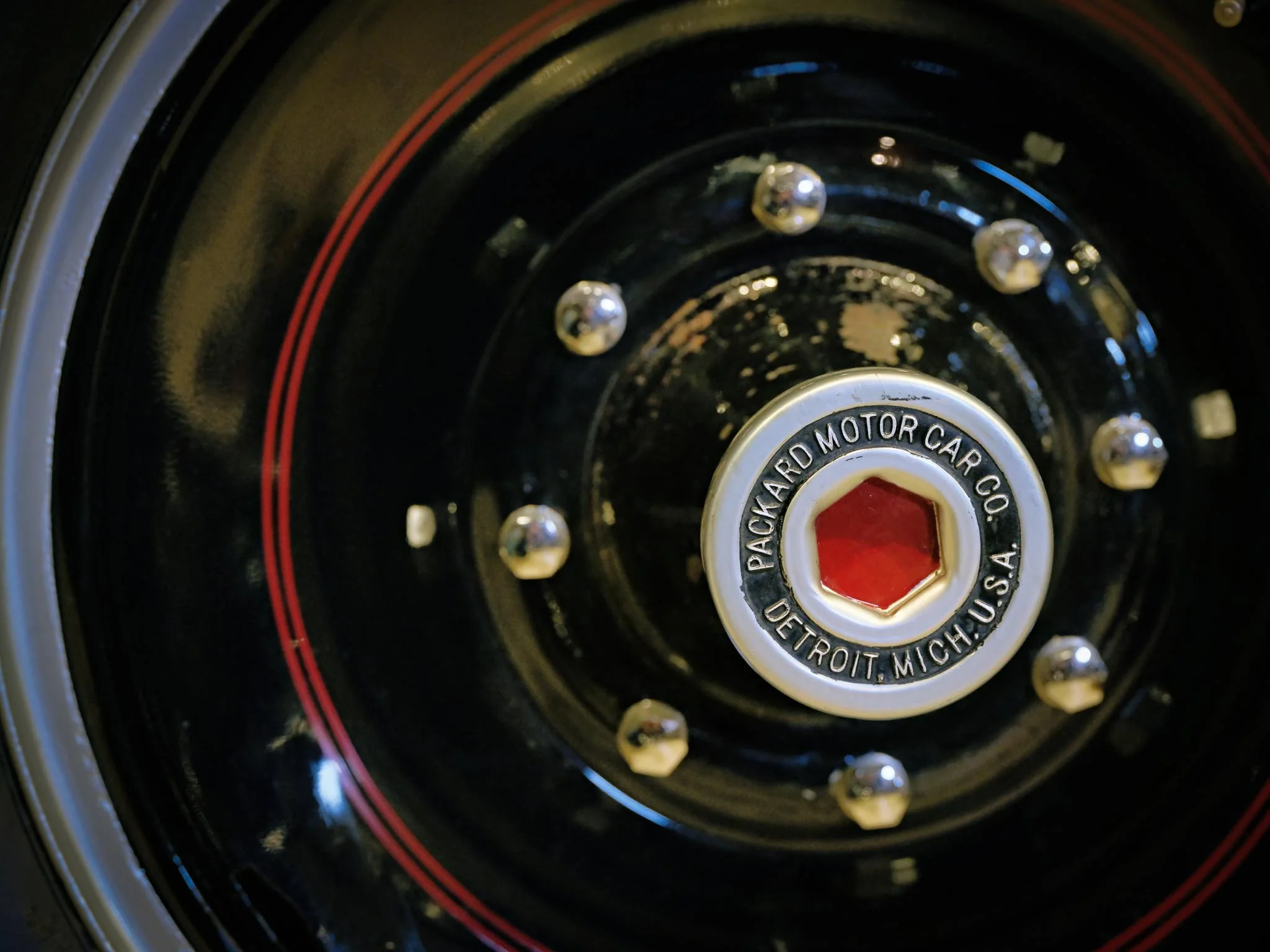 A wheel hub detail from the 1928 Packard Custom Speedster, a hand-built American classic that reflects the precision engineering and quiet luxury that defined Packard’s golden era.