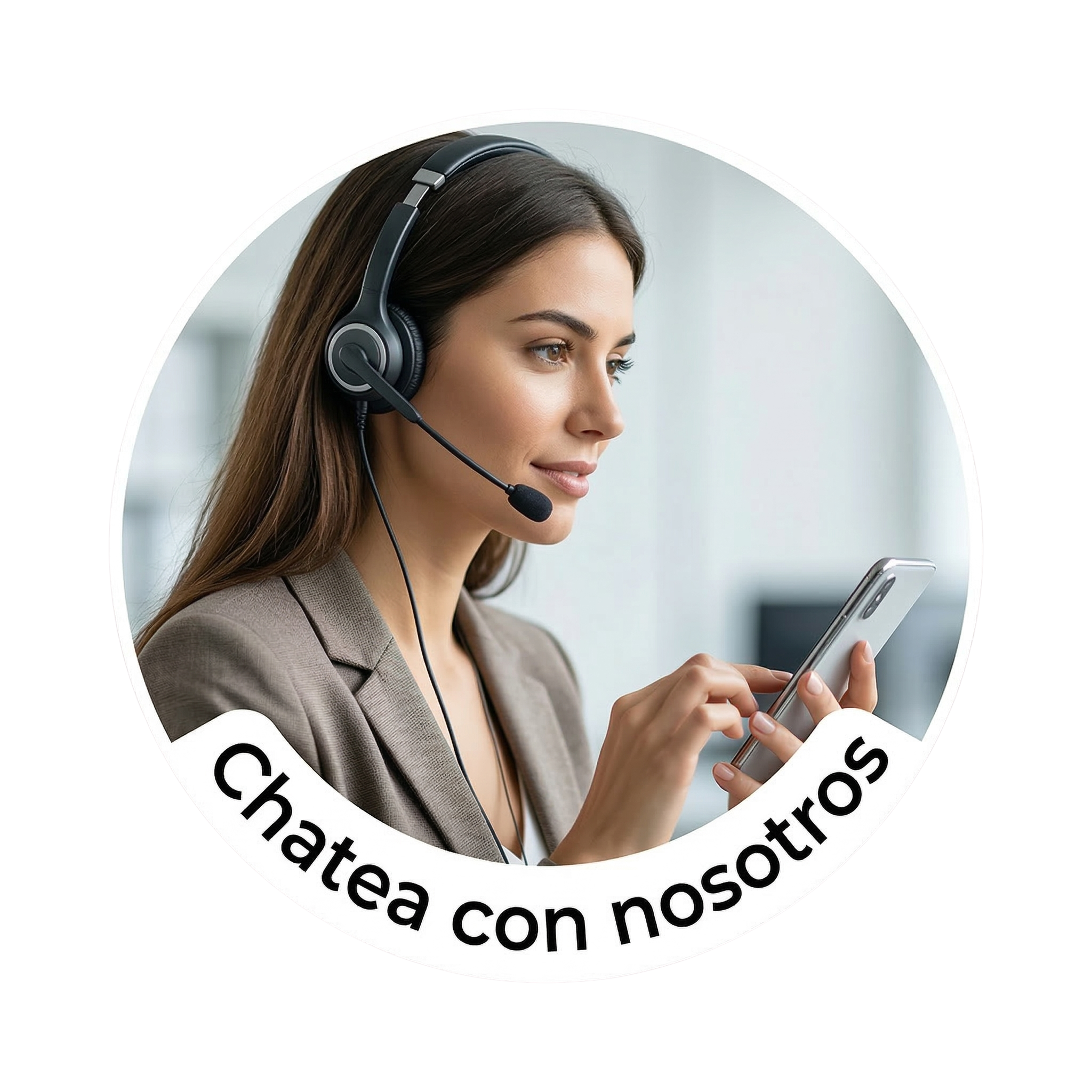 Mujer con auriculares y micrófono usando un teléfono inteligente, en un entorno de oficina.