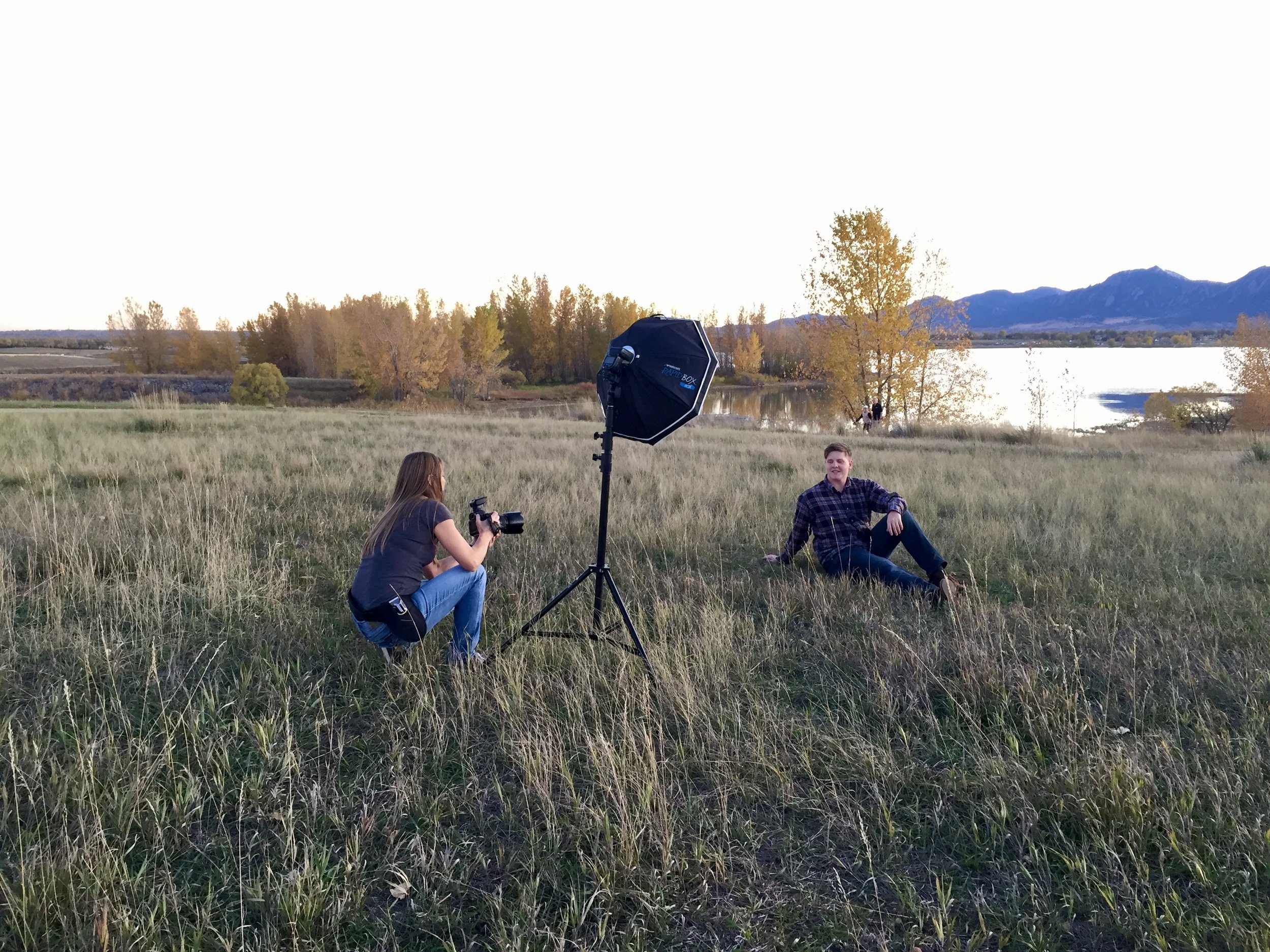 Longmont senior portrait photographer Lisa Doane using off-camera lighting to shoot outdoor high school senior pictures at Coot Lake in Boulder County, Colorado.