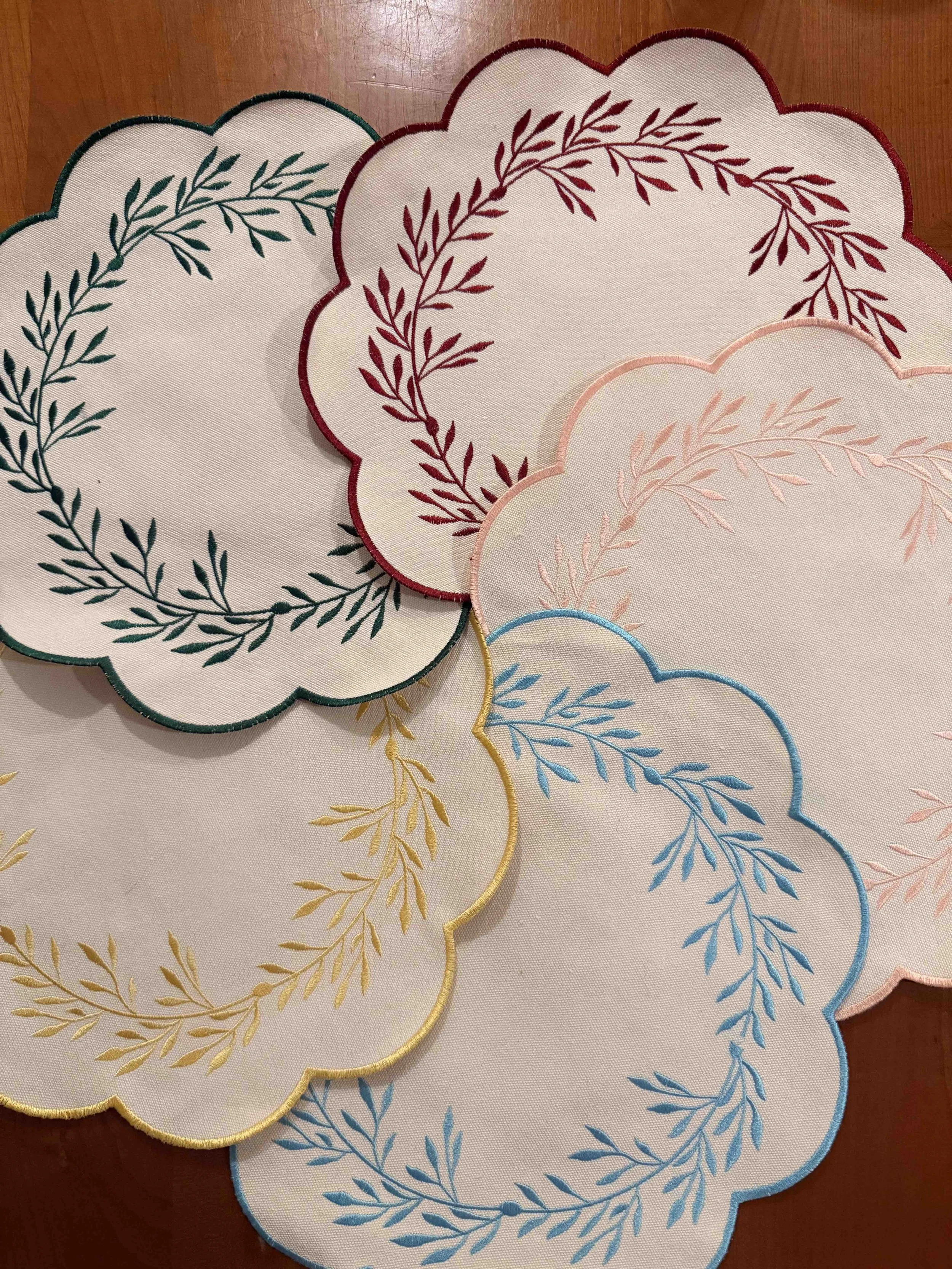 Dahlia Embroidered Placemat Set